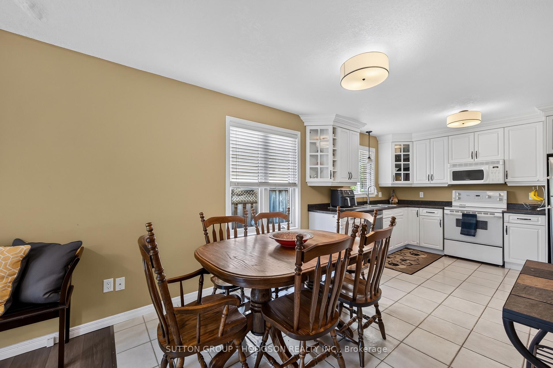 Photo 8 of 171 Emerald Road, London, South U — HOMEH