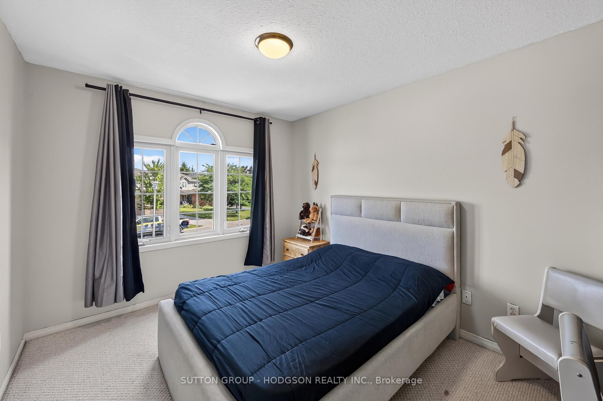 Photo 12 of 171 Emerald Road, London, South U — HOMEH