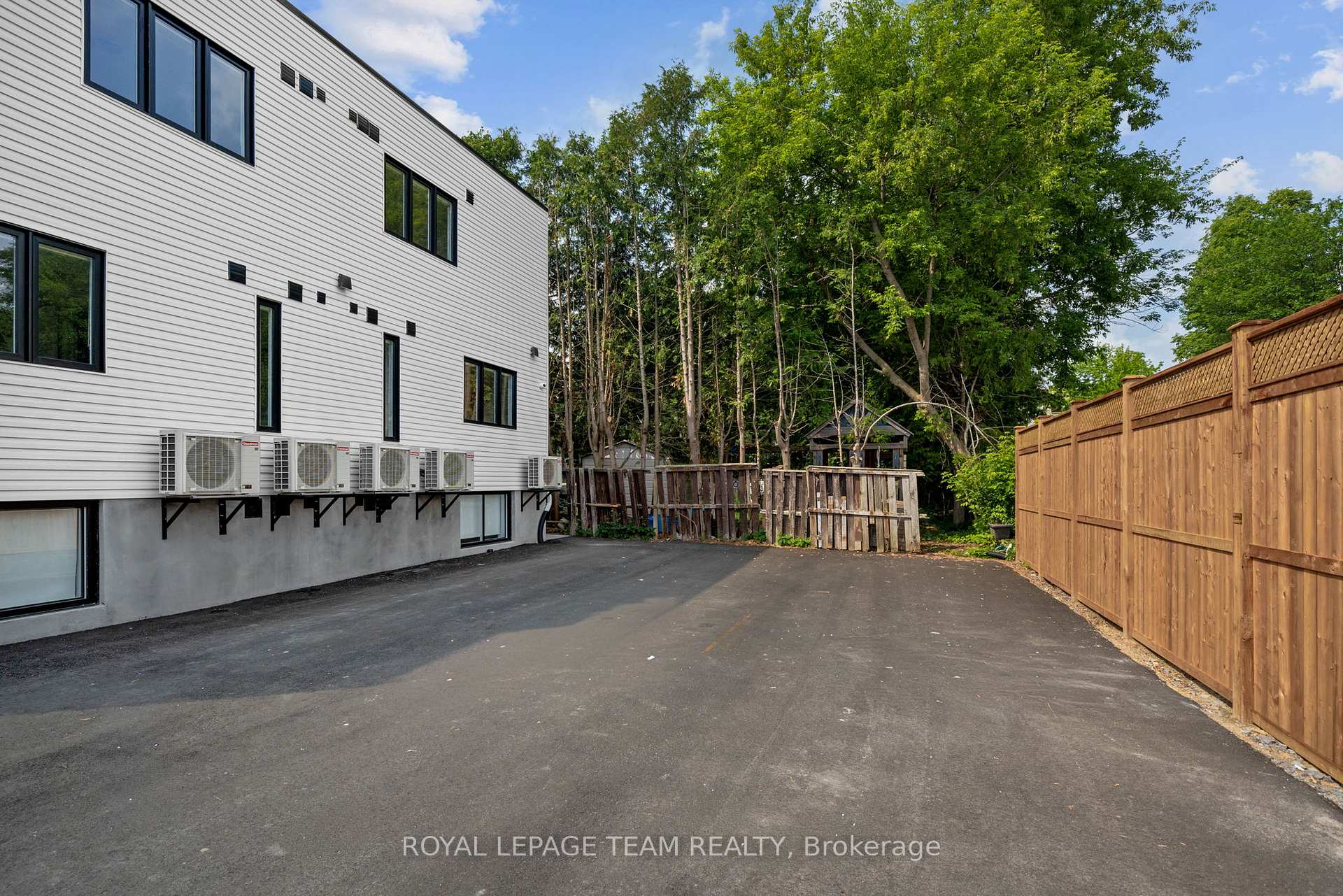 Photo 29 of Unit Upper, 1231 Shillington Avenue, Ottawa, Carlington — HOMEH