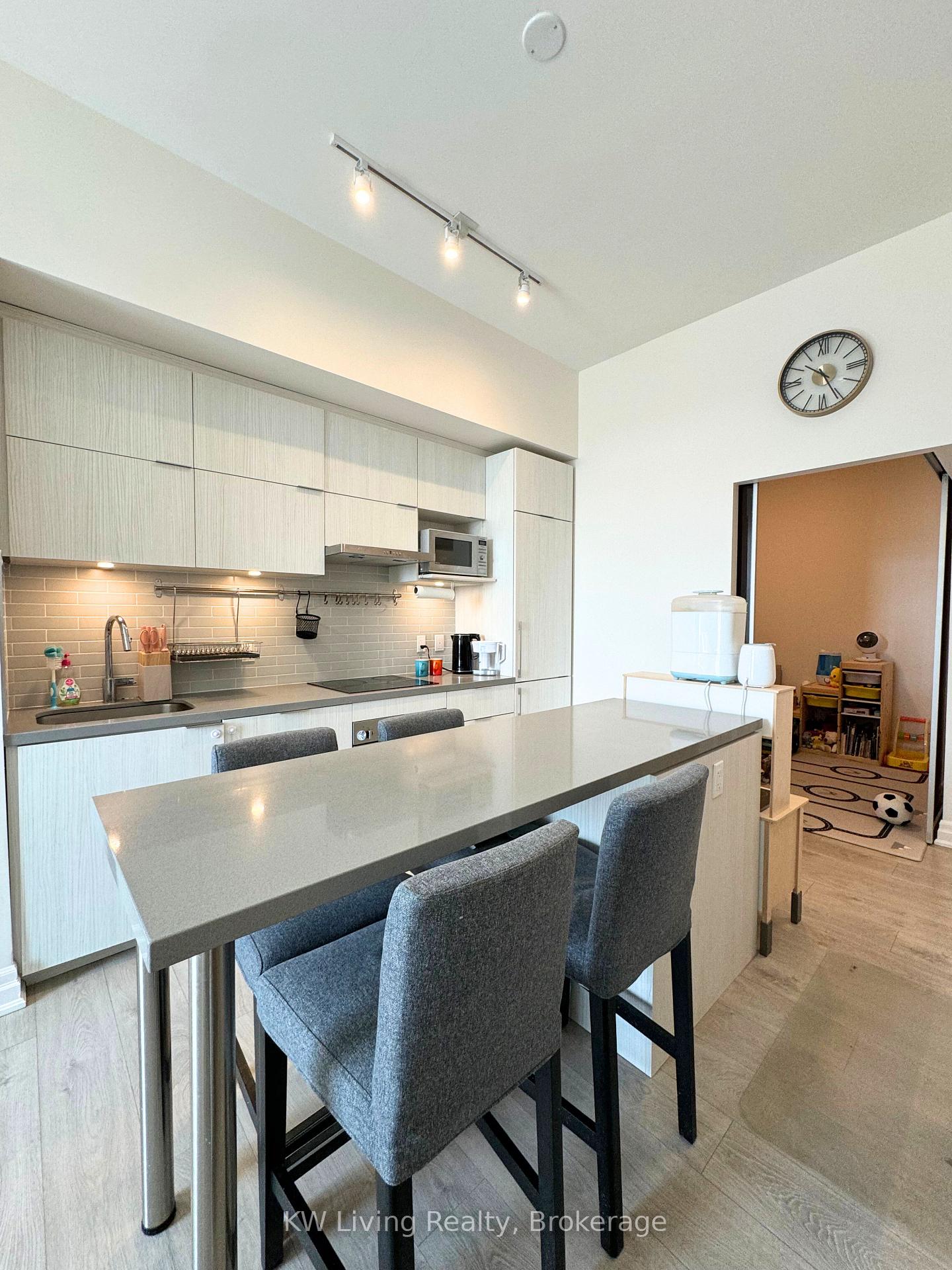 Photo 7 of Unit 406, 8 Rouge Valley Drive W, Markham, Unionville — HOMEH