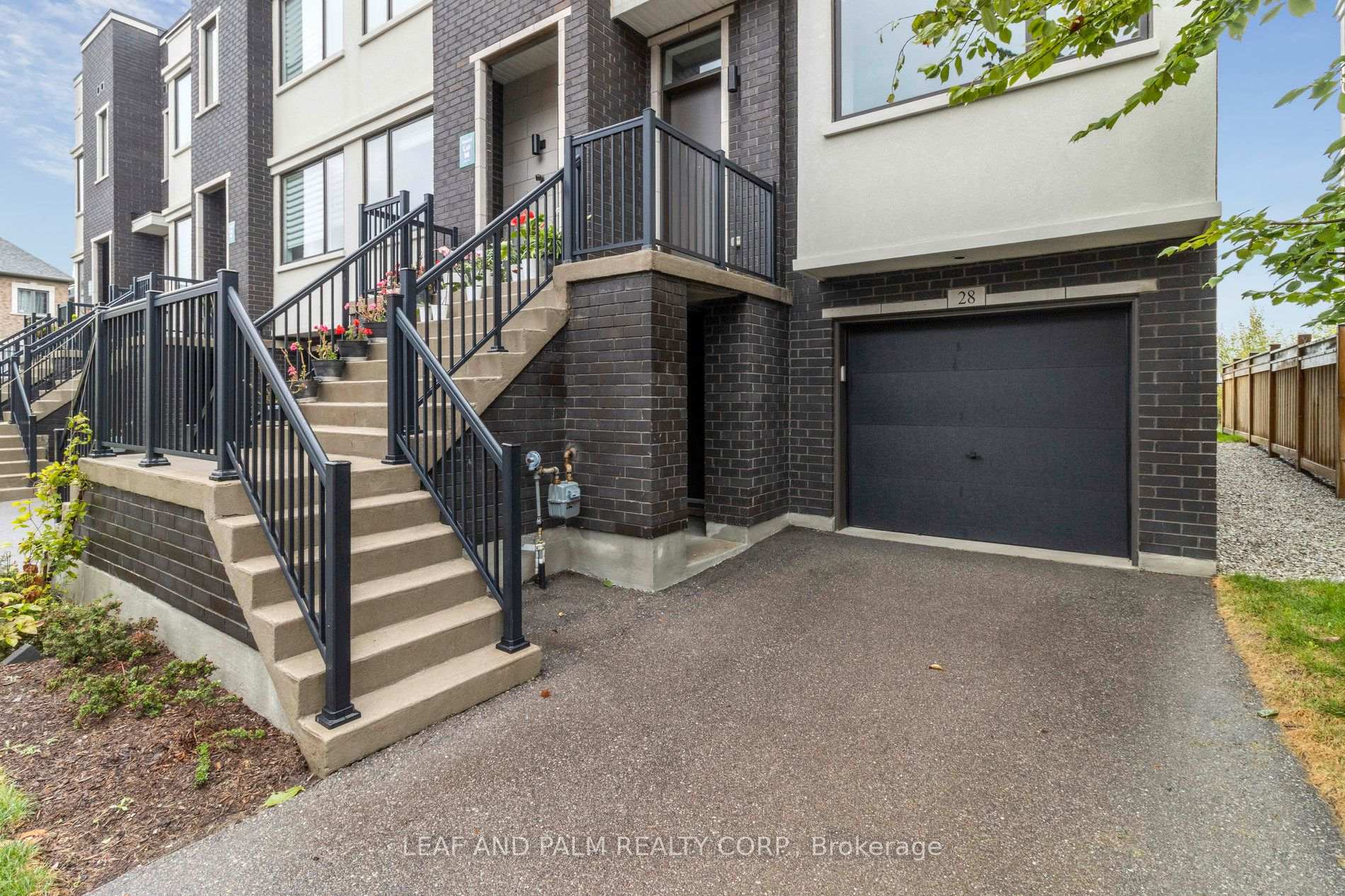 Photo 2 of 28 Cassila Way, Vaughan, Vellore Village — HOMEH