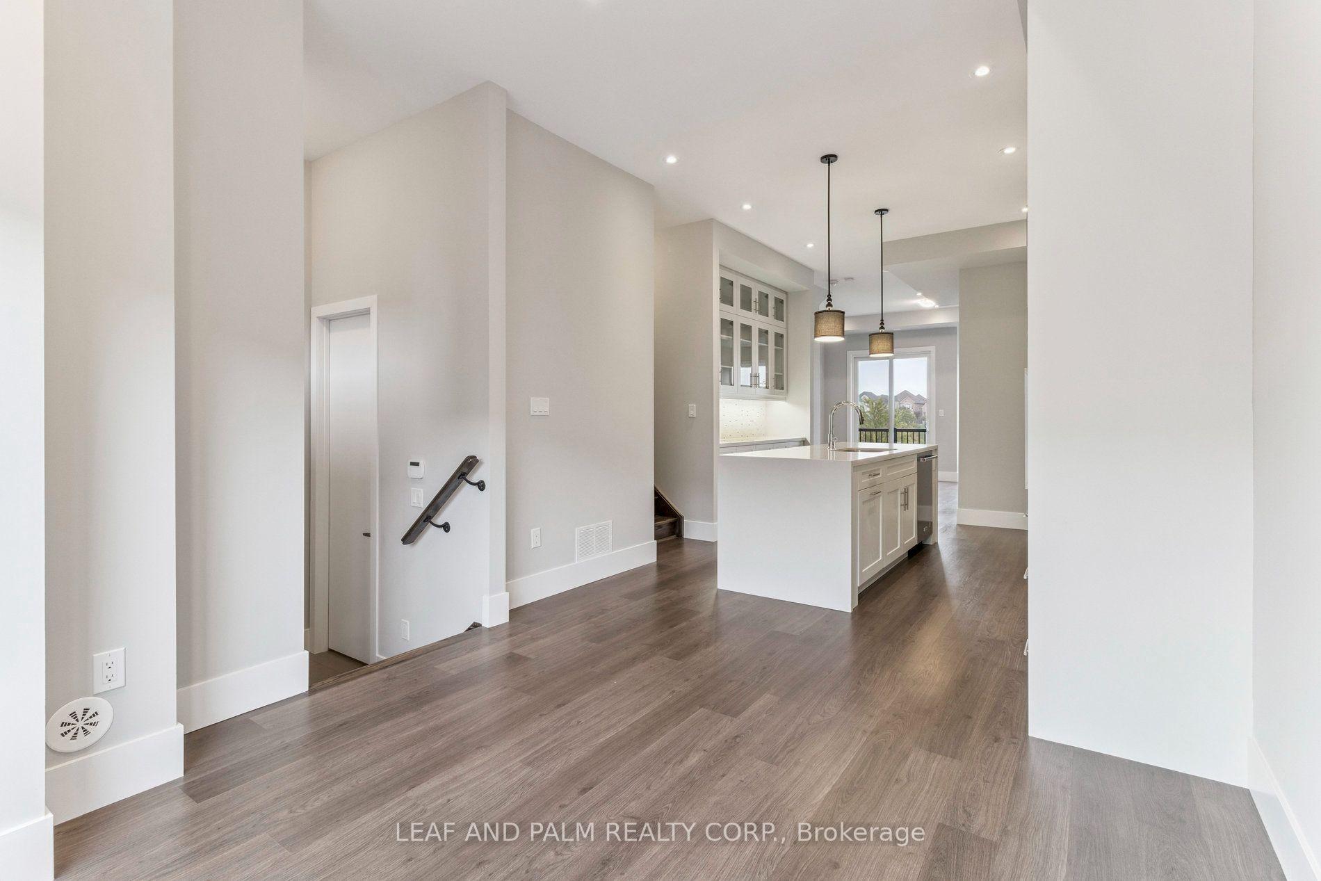 Photo 15 of 28 Cassila Way, Vaughan, Vellore Village — HOMEH