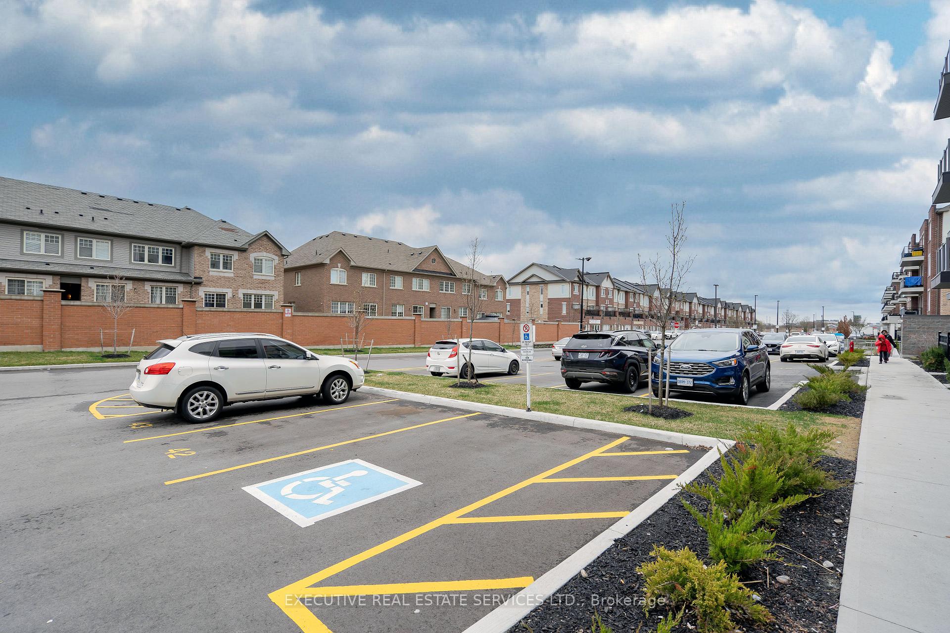 Photo 5 of Unit 402, 58 Sky Harbour Drive, Brampton, Bram West — HOMEH