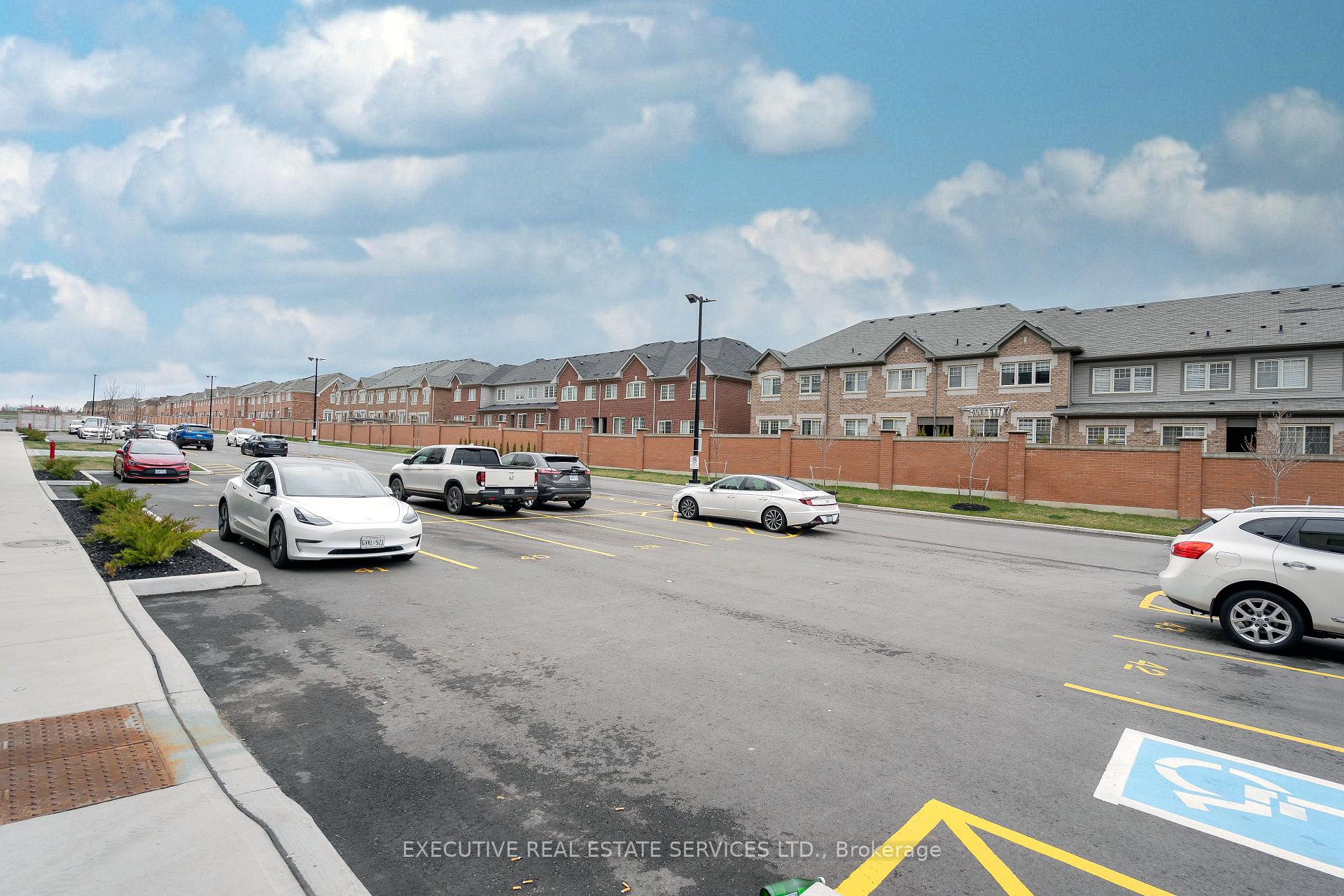 Photo 6 of Unit 402, 58 Sky Harbour Drive, Brampton, Bram West — HOMEH