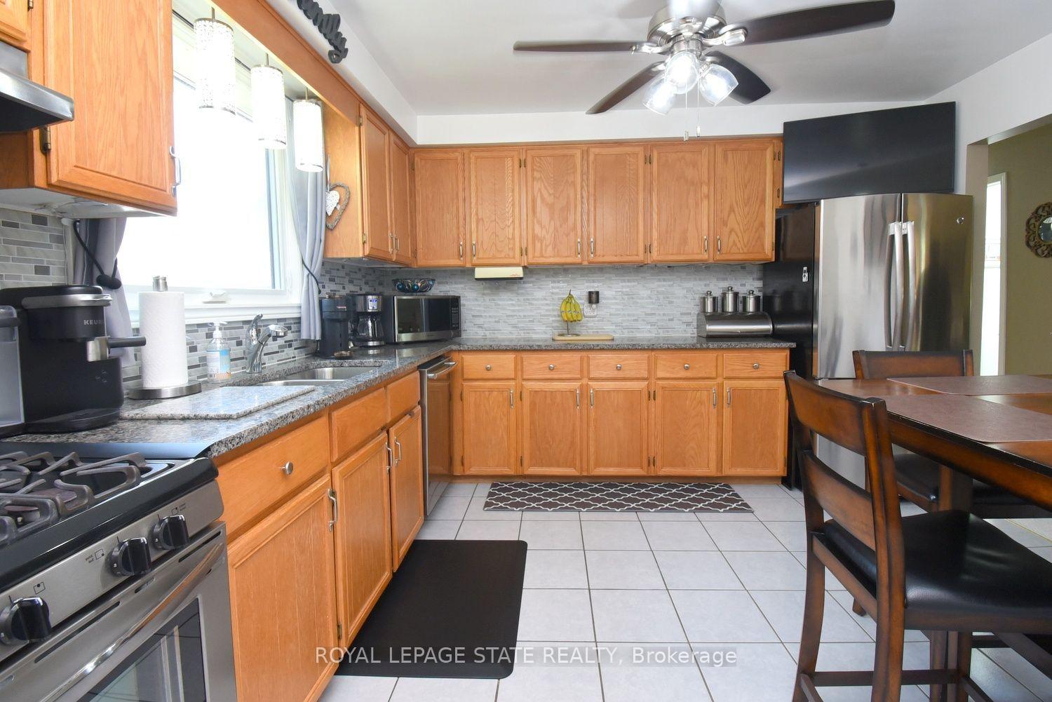 Photo 14 of 24 Buchanan Drive, Haldimand — HOMEH
