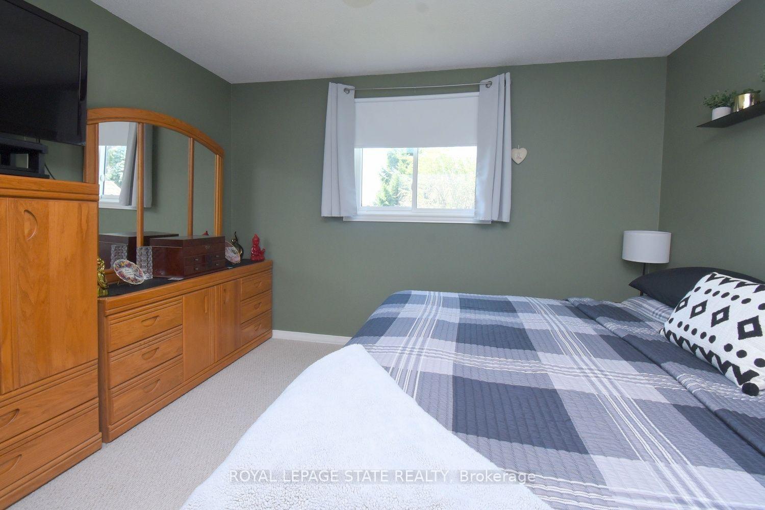 Photo 17 of 24 Buchanan Drive, Haldimand — HOMEH