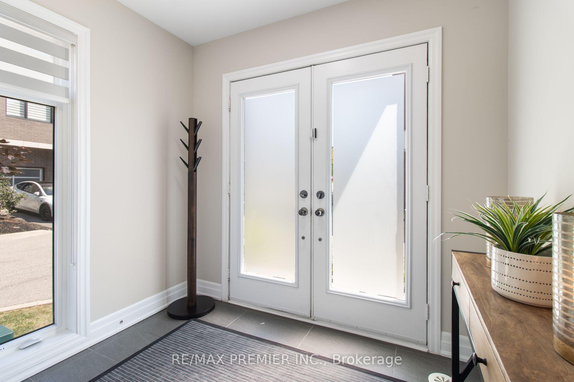 Photo 3 of 2 Gaddi Way, Vaughan, East Woodbridge — HOMEH
