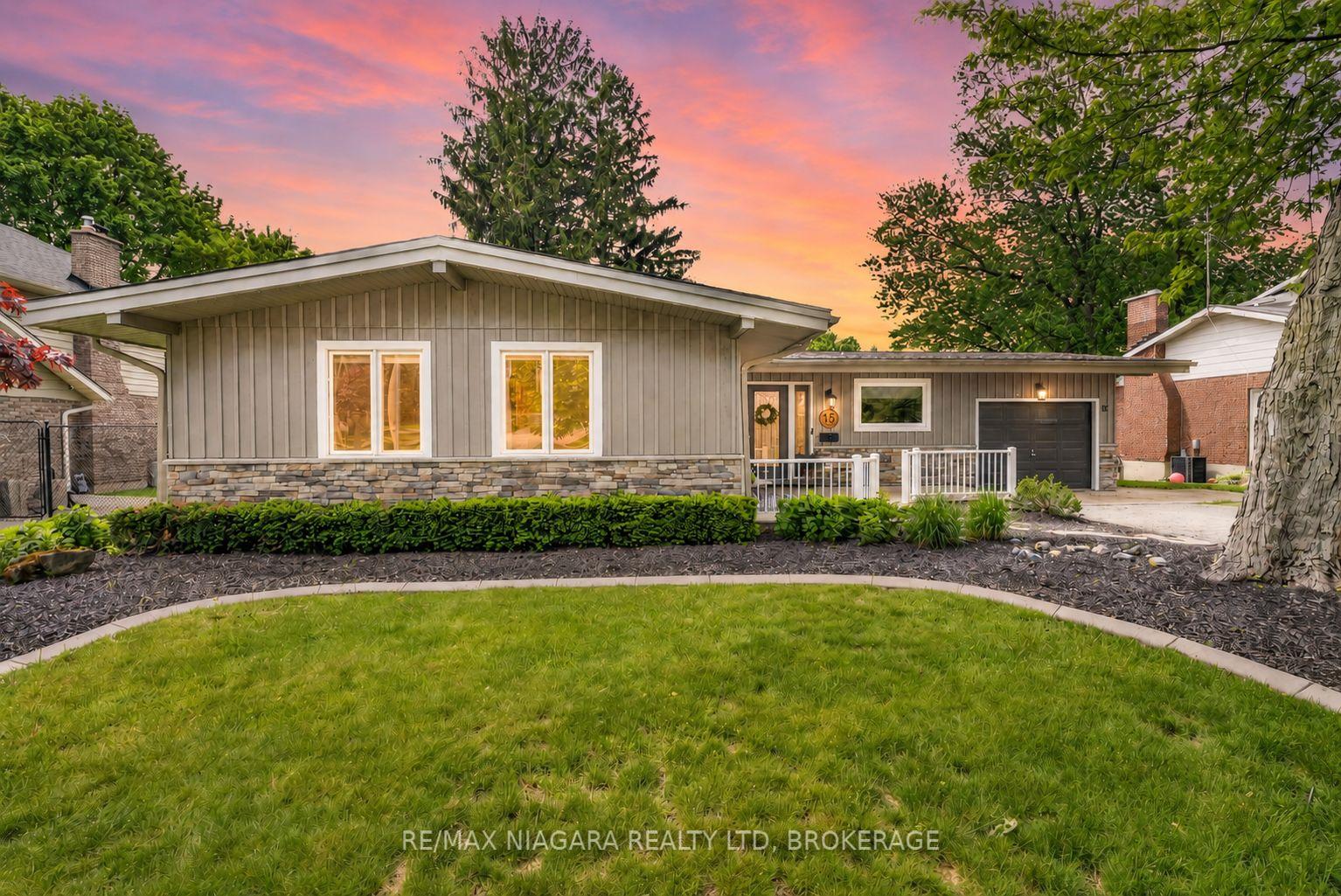 Photo 1 of 15 Cross Hill Road, Pelham, Fonthill — HOMEH