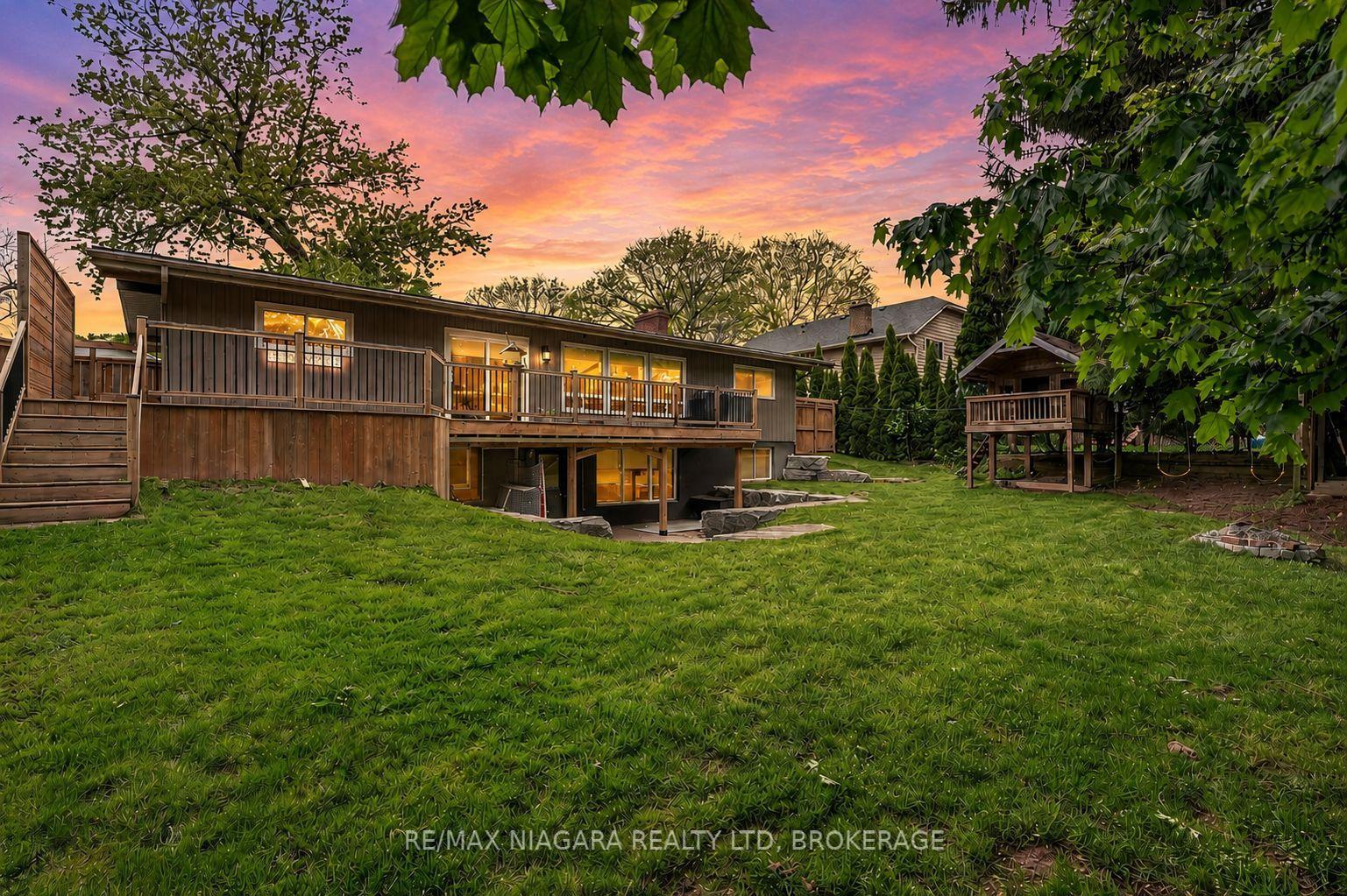 Photo 2 of 15 Cross Hill Road, Pelham, Fonthill — HOMEH