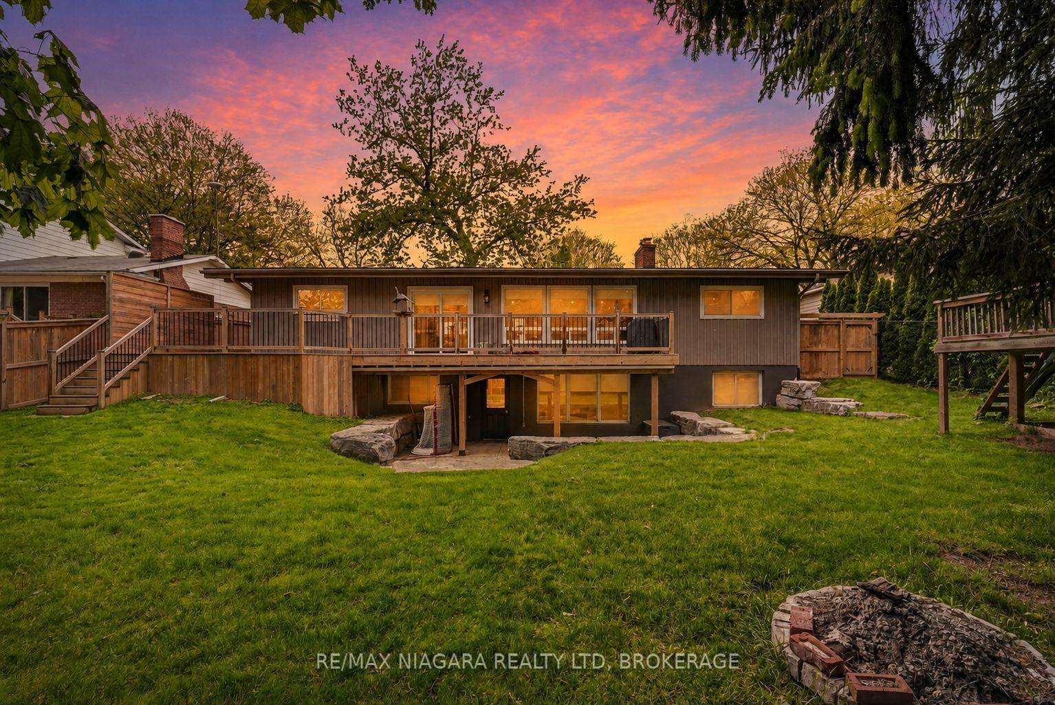 Photo 3 of 15 Cross Hill Road, Pelham, Fonthill — HOMEH