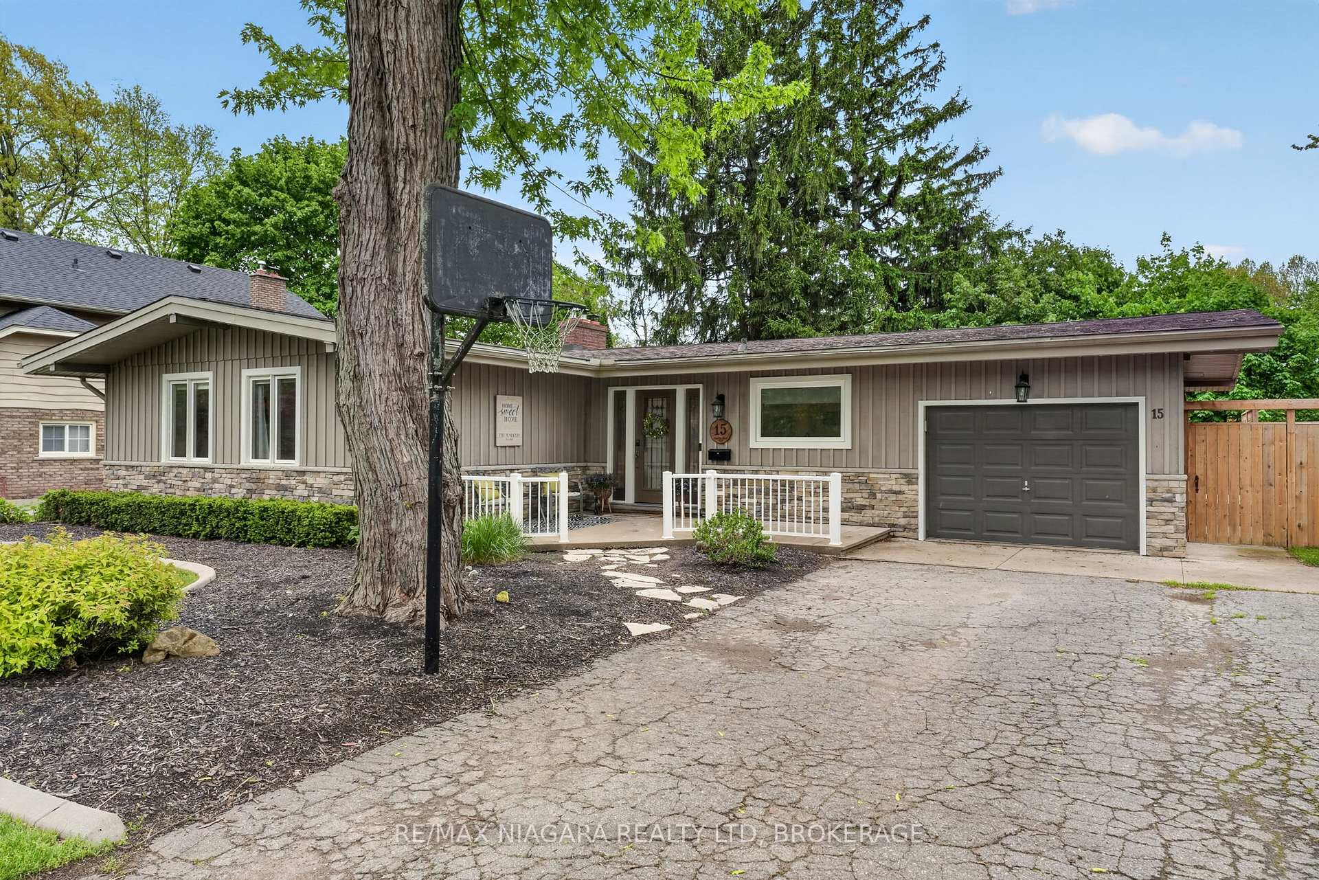 Photo 4 of 15 Cross Hill Road, Pelham, Fonthill — HOMEH