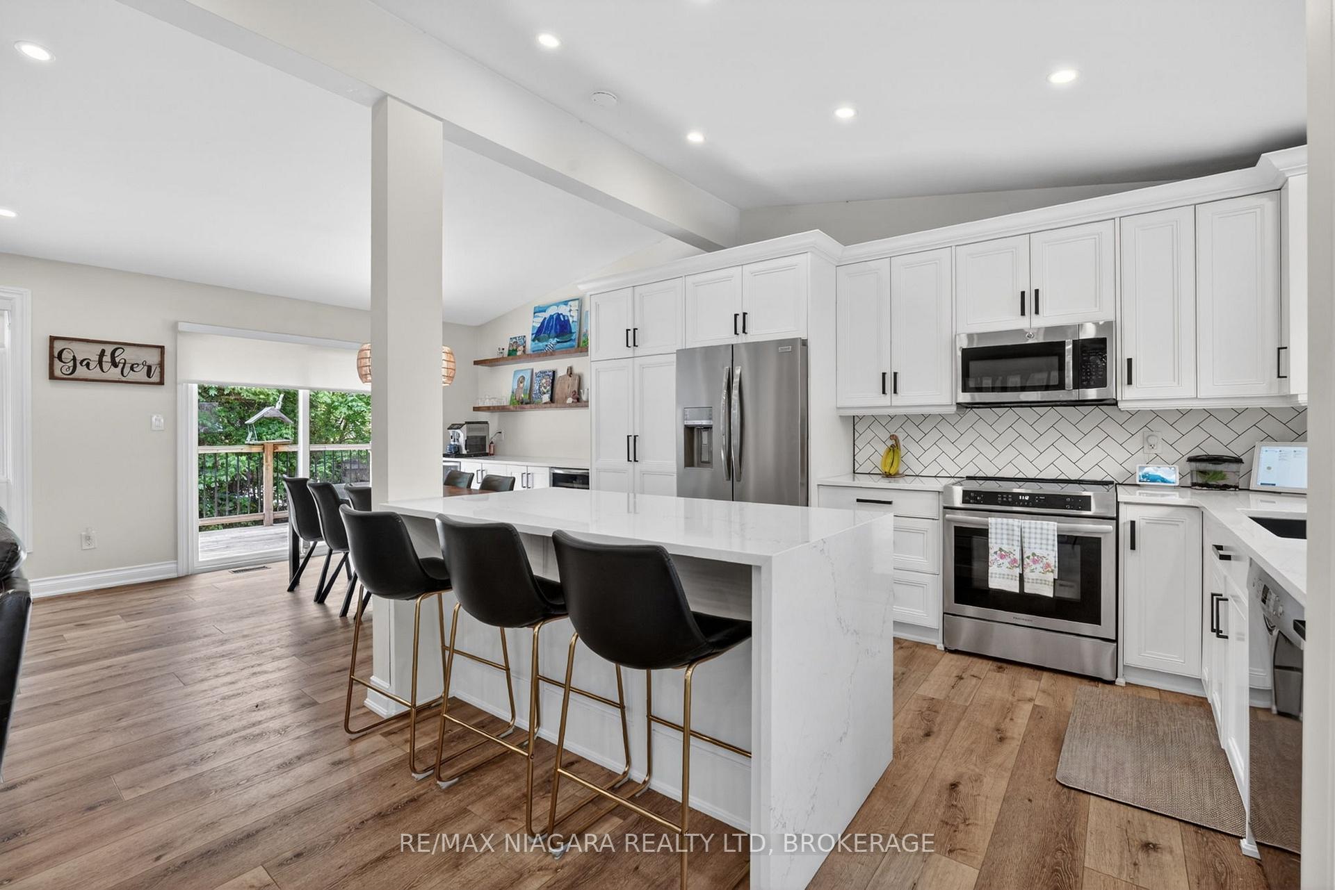 Photo 7 of 15 Cross Hill Road, Pelham, Fonthill — HOMEH