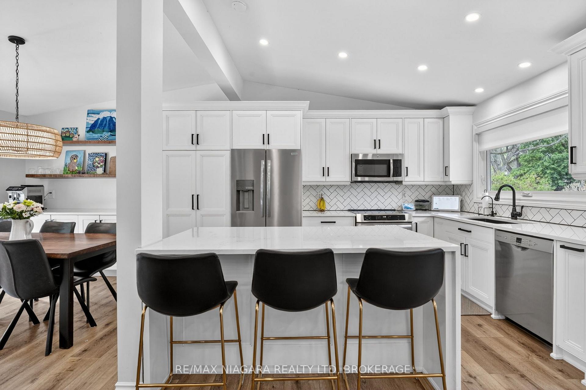 Photo 8 of 15 Cross Hill Road, Pelham, Fonthill — HOMEH