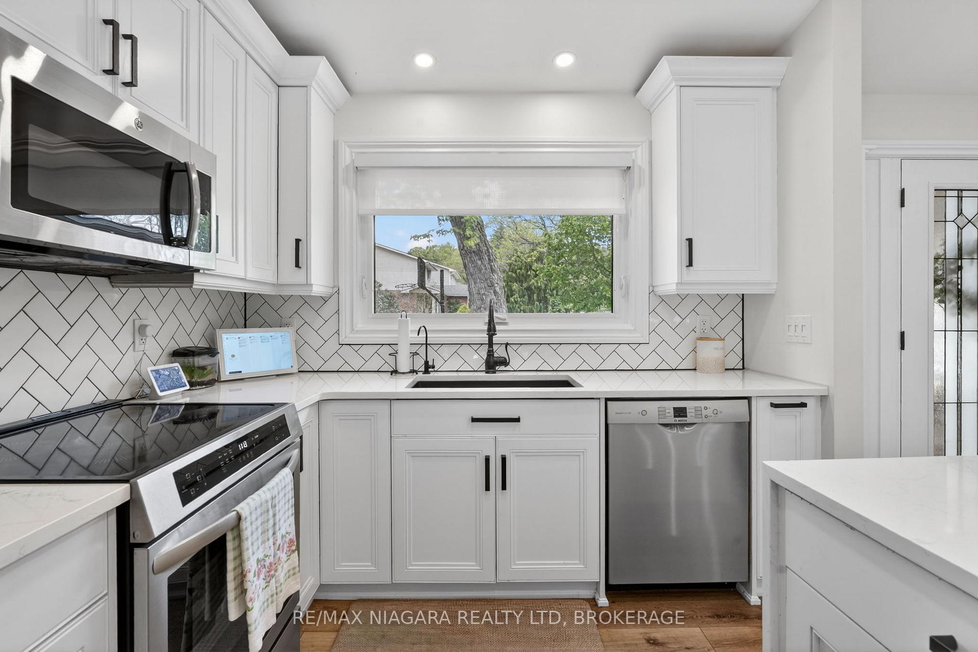 Photo 10 of 15 Cross Hill Road, Pelham, Fonthill — HOMEH