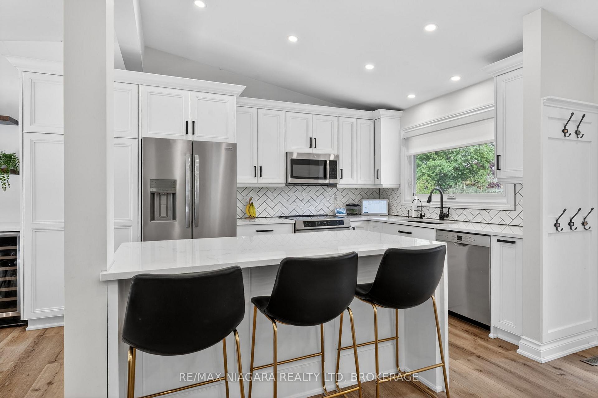 Photo 11 of 15 Cross Hill Road, Pelham, Fonthill — HOMEH