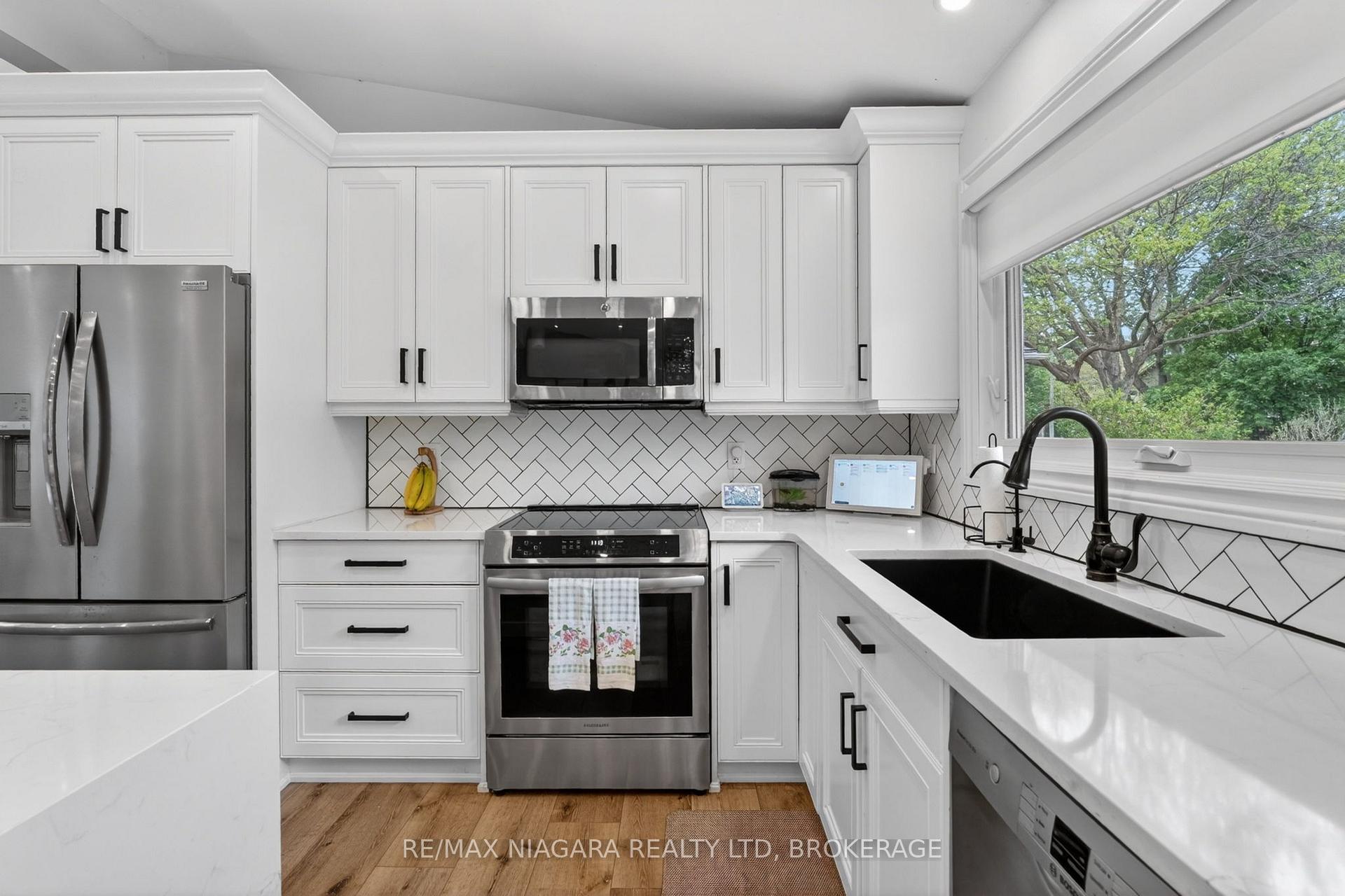 Photo 12 of 15 Cross Hill Road, Pelham, Fonthill — HOMEH