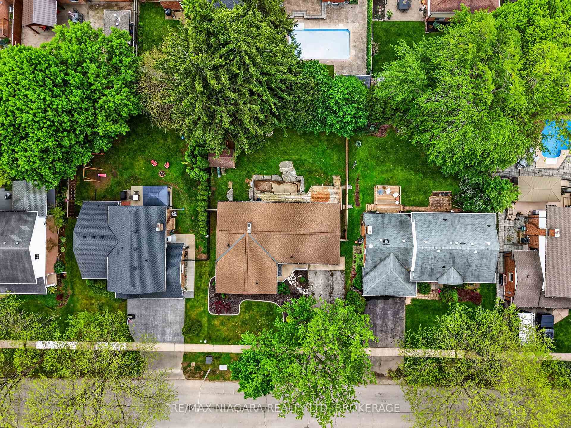 Photo 37 of 15 Cross Hill Road, Pelham, Fonthill — HOMEH
