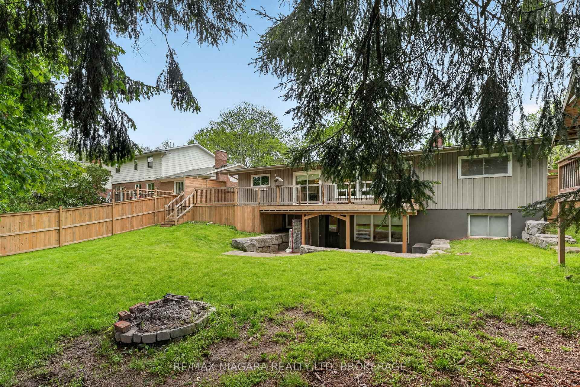 Photo 43 of 15 Cross Hill Road, Pelham, Fonthill — HOMEH