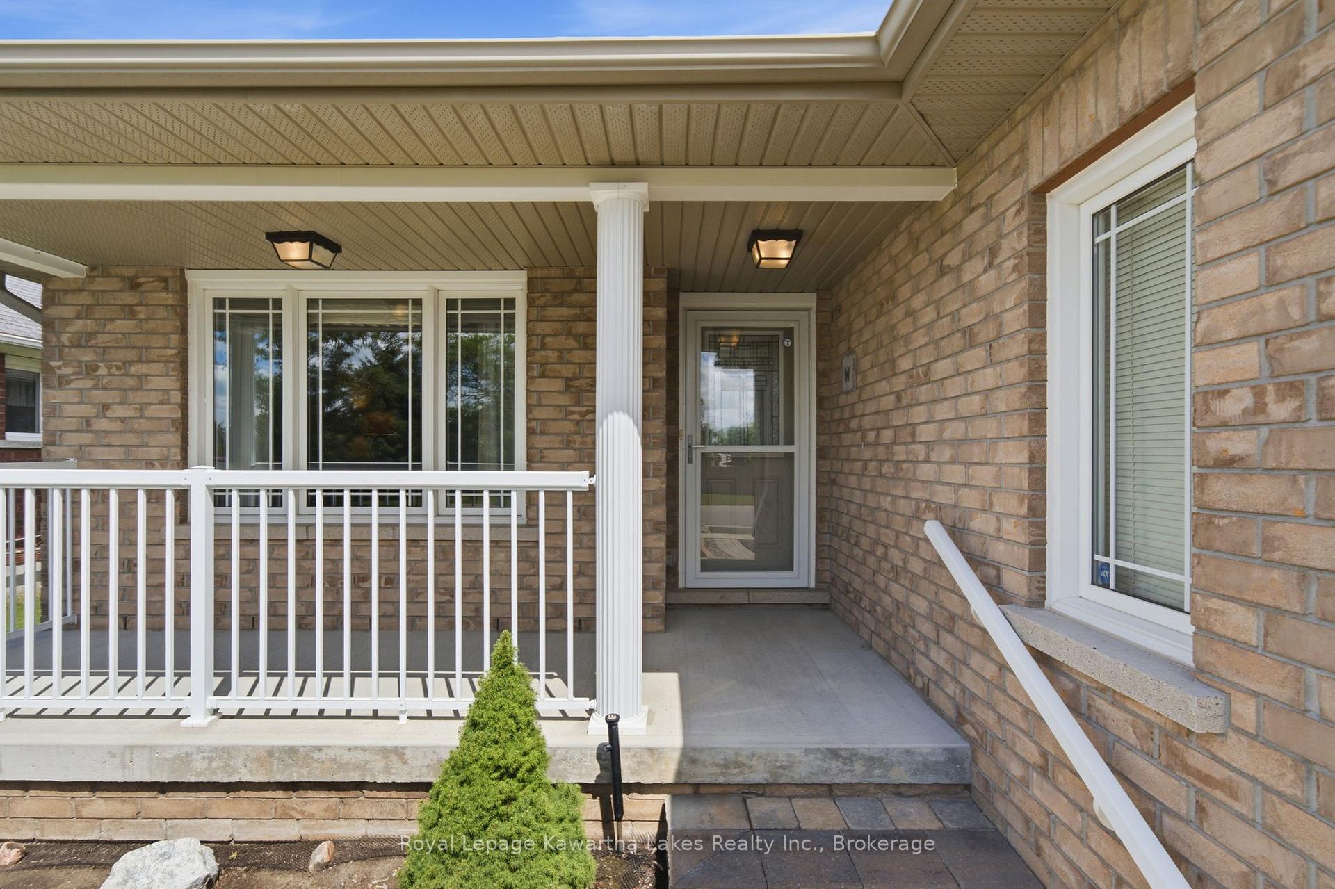 Photo 3 of 32 Gee Crescent, Kawartha Lakes, Lindsay — HOMEH