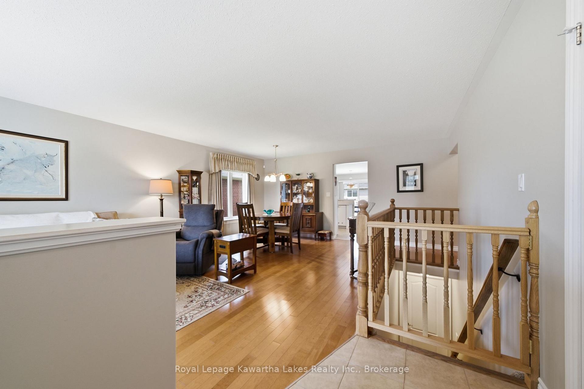 Photo 6 of 32 Gee Crescent, Kawartha Lakes, Lindsay — HOMEH