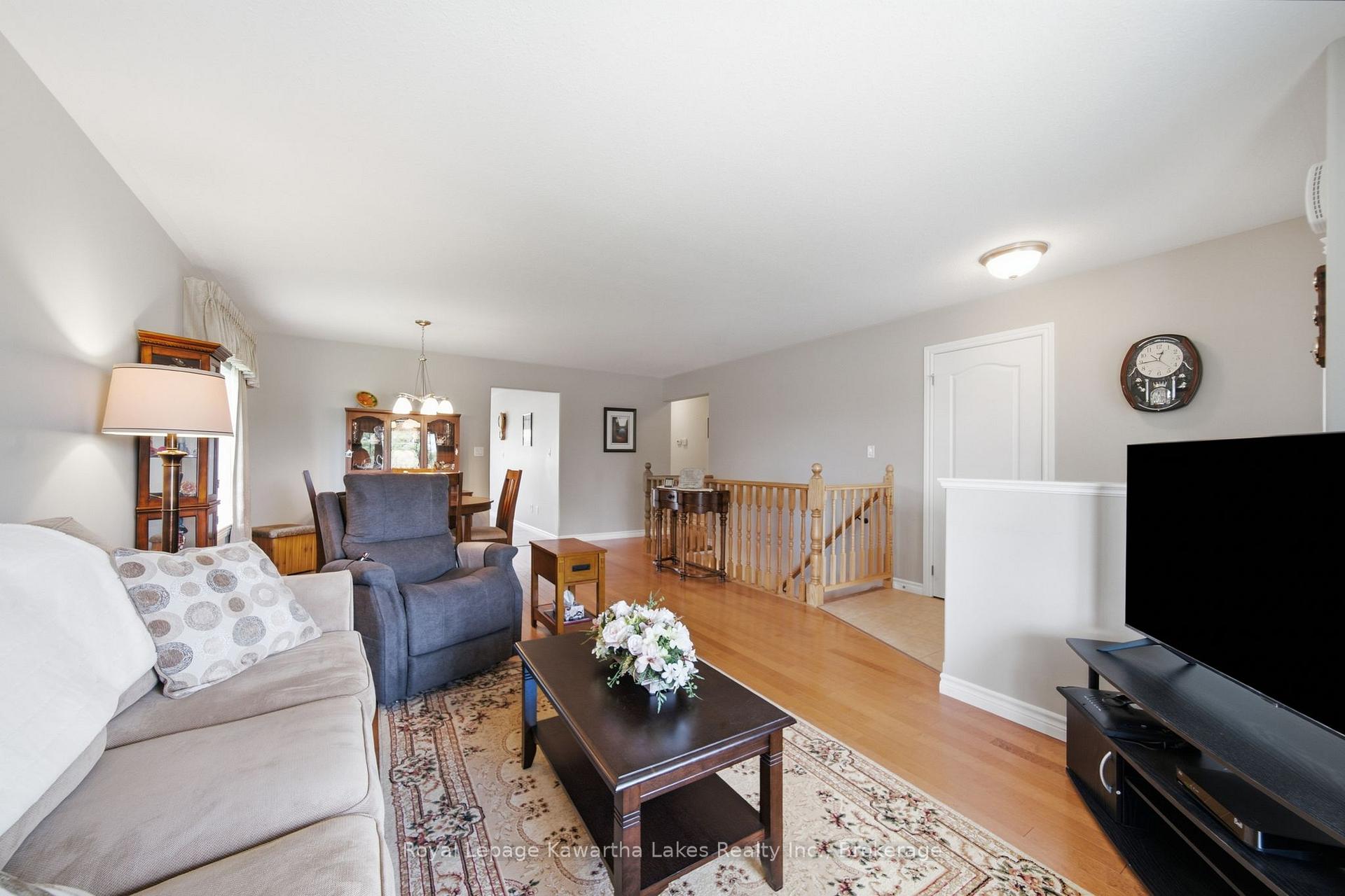 Photo 9 of 32 Gee Crescent, Kawartha Lakes, Lindsay — HOMEH