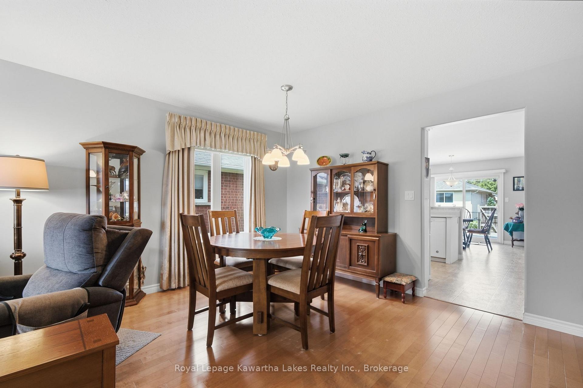 Photo 11 of 32 Gee Crescent, Kawartha Lakes, Lindsay — HOMEH