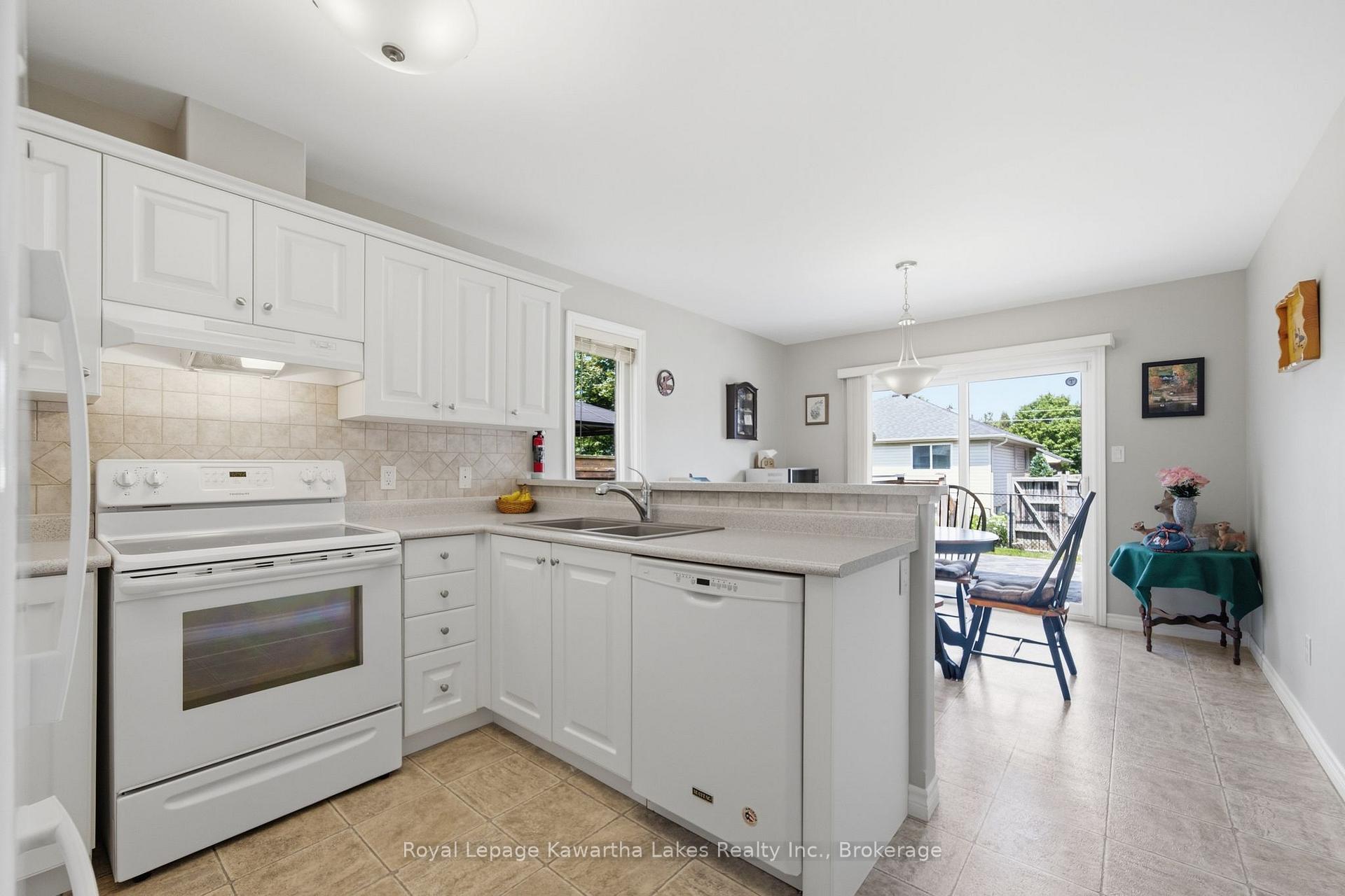 Photo 12 of 32 Gee Crescent, Kawartha Lakes, Lindsay — HOMEH