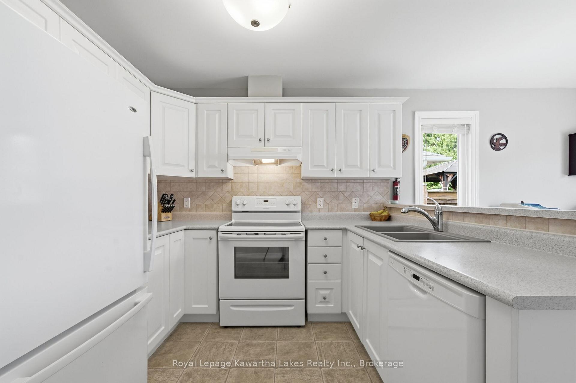 Photo 14 of 32 Gee Crescent, Kawartha Lakes, Lindsay — HOMEH