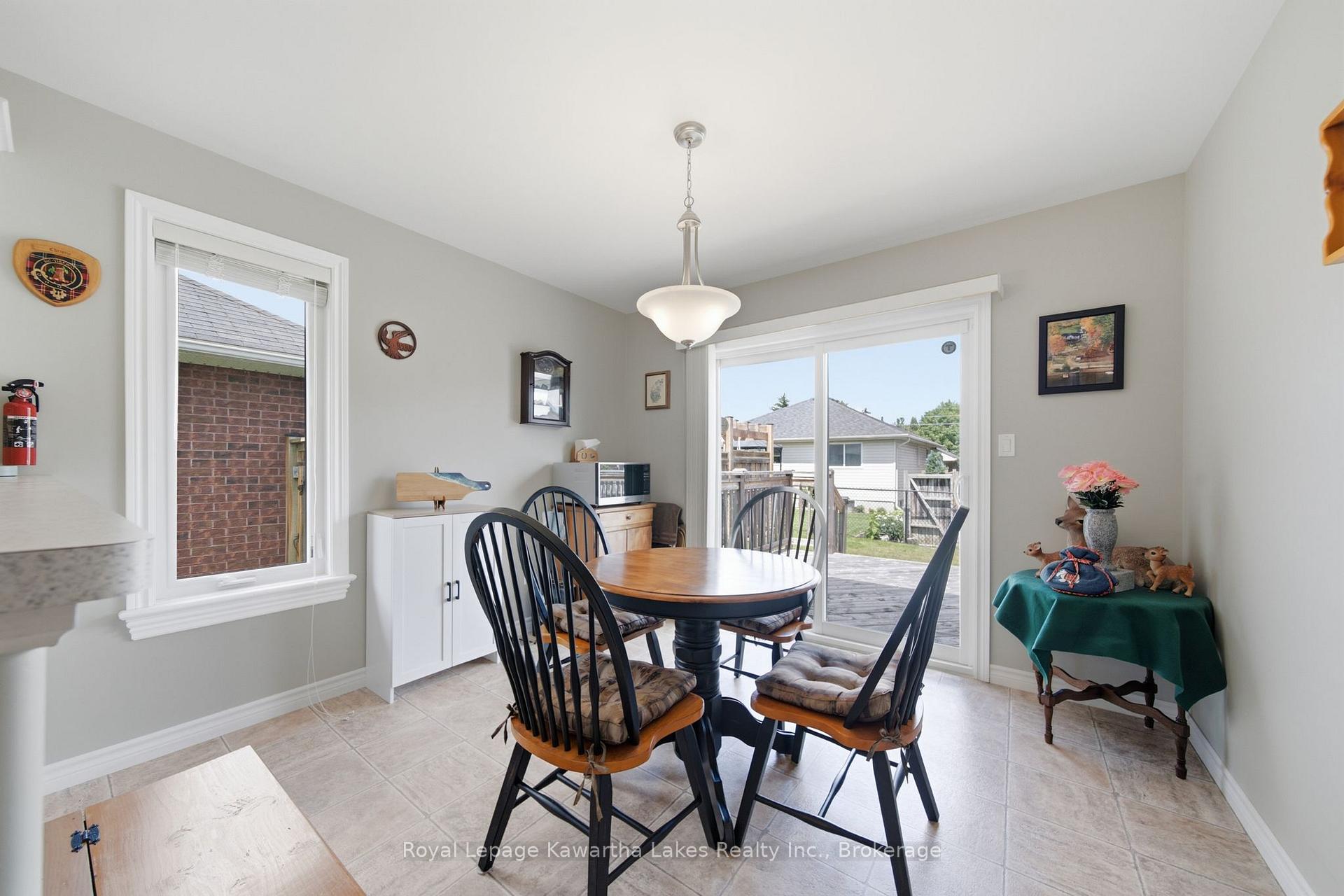 Photo 15 of 32 Gee Crescent, Kawartha Lakes, Lindsay — HOMEH