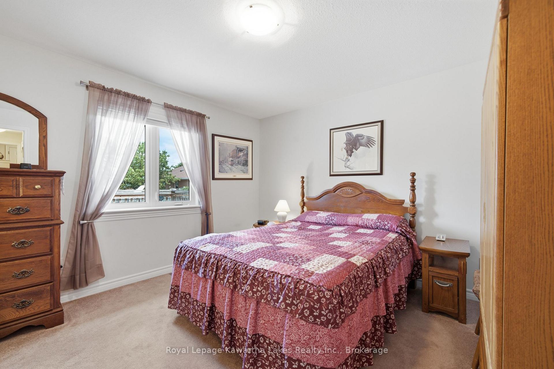 Photo 16 of 32 Gee Crescent, Kawartha Lakes, Lindsay — HOMEH