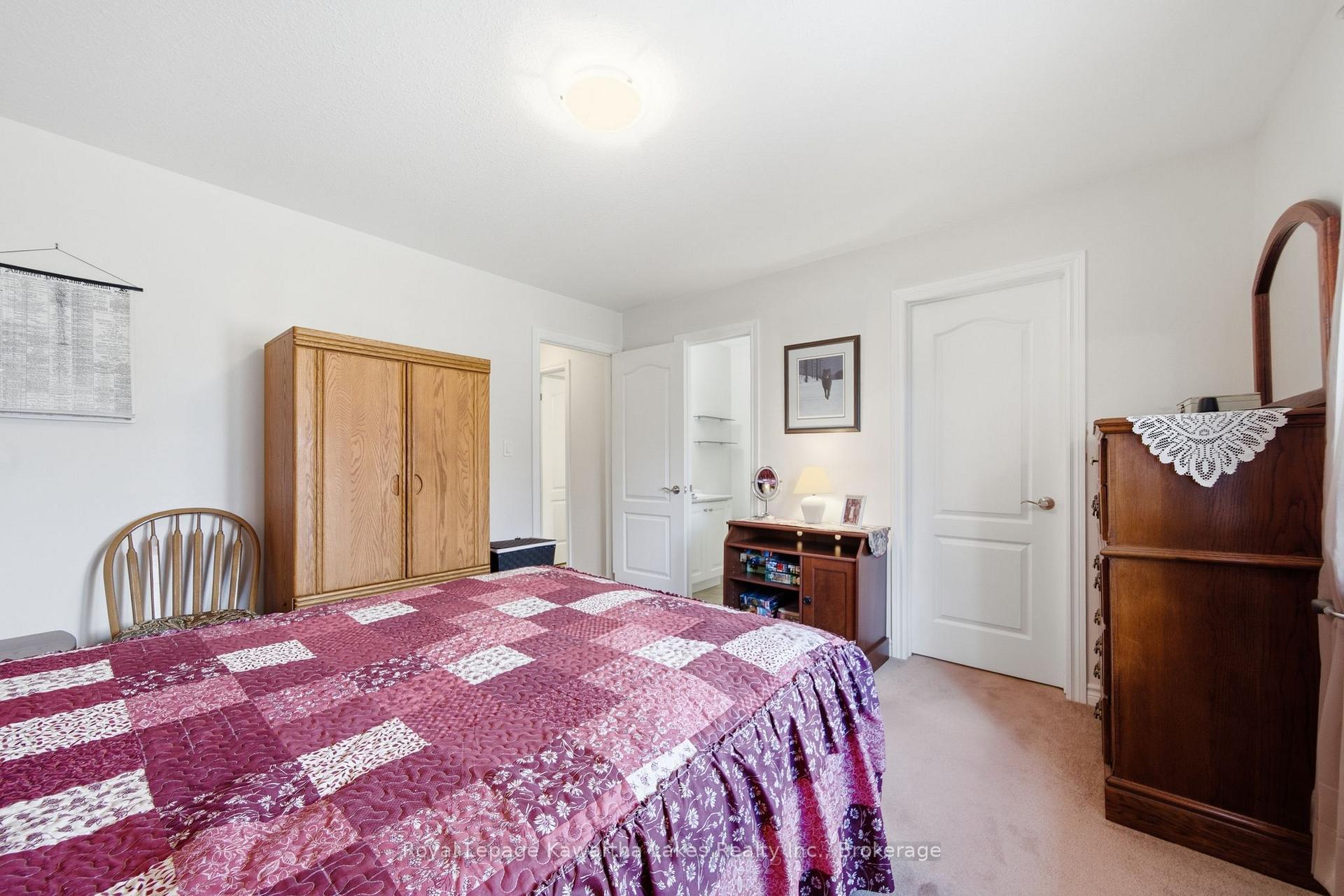 Photo 17 of 32 Gee Crescent, Kawartha Lakes, Lindsay — HOMEH