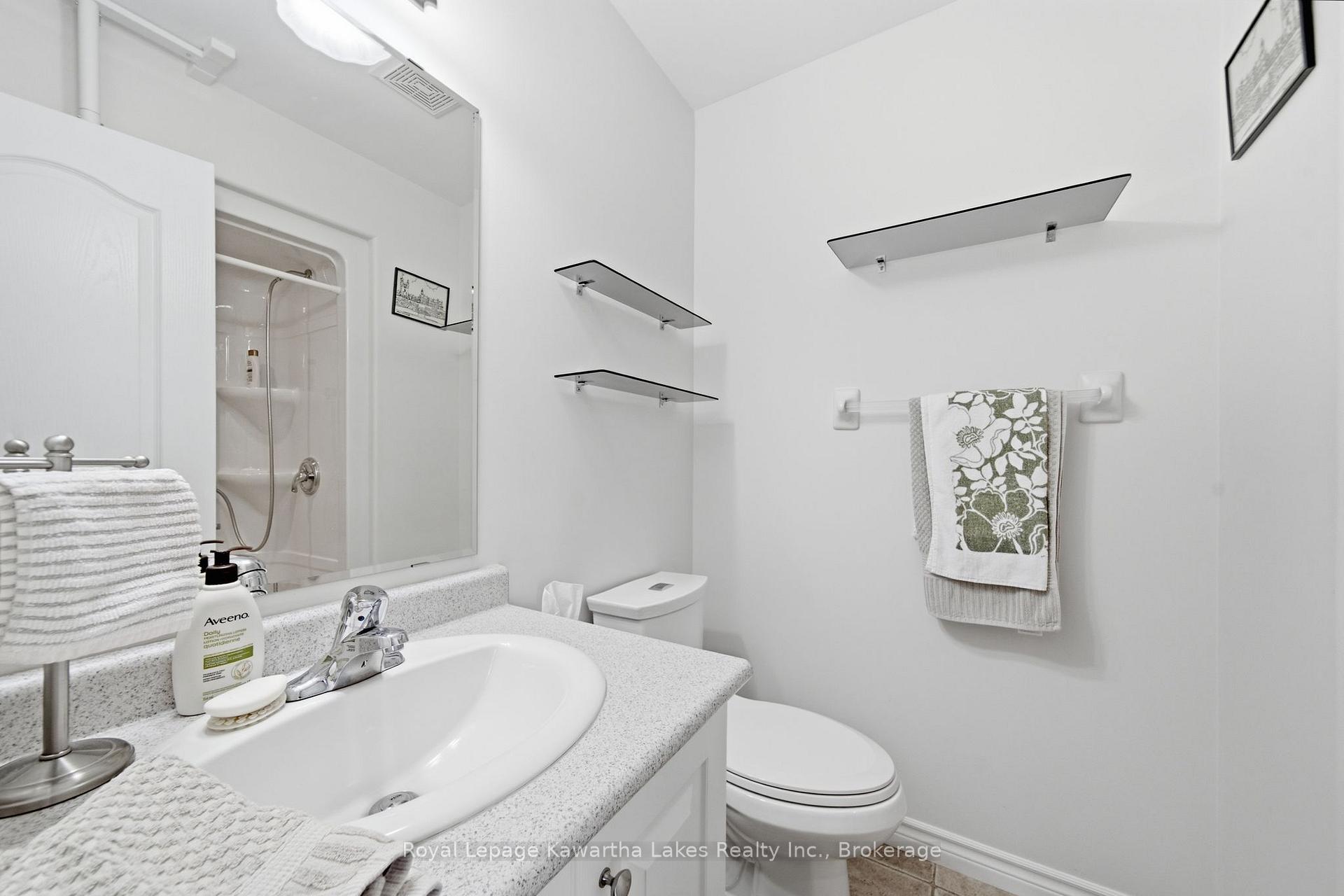 Photo 18 of 32 Gee Crescent, Kawartha Lakes, Lindsay — HOMEH