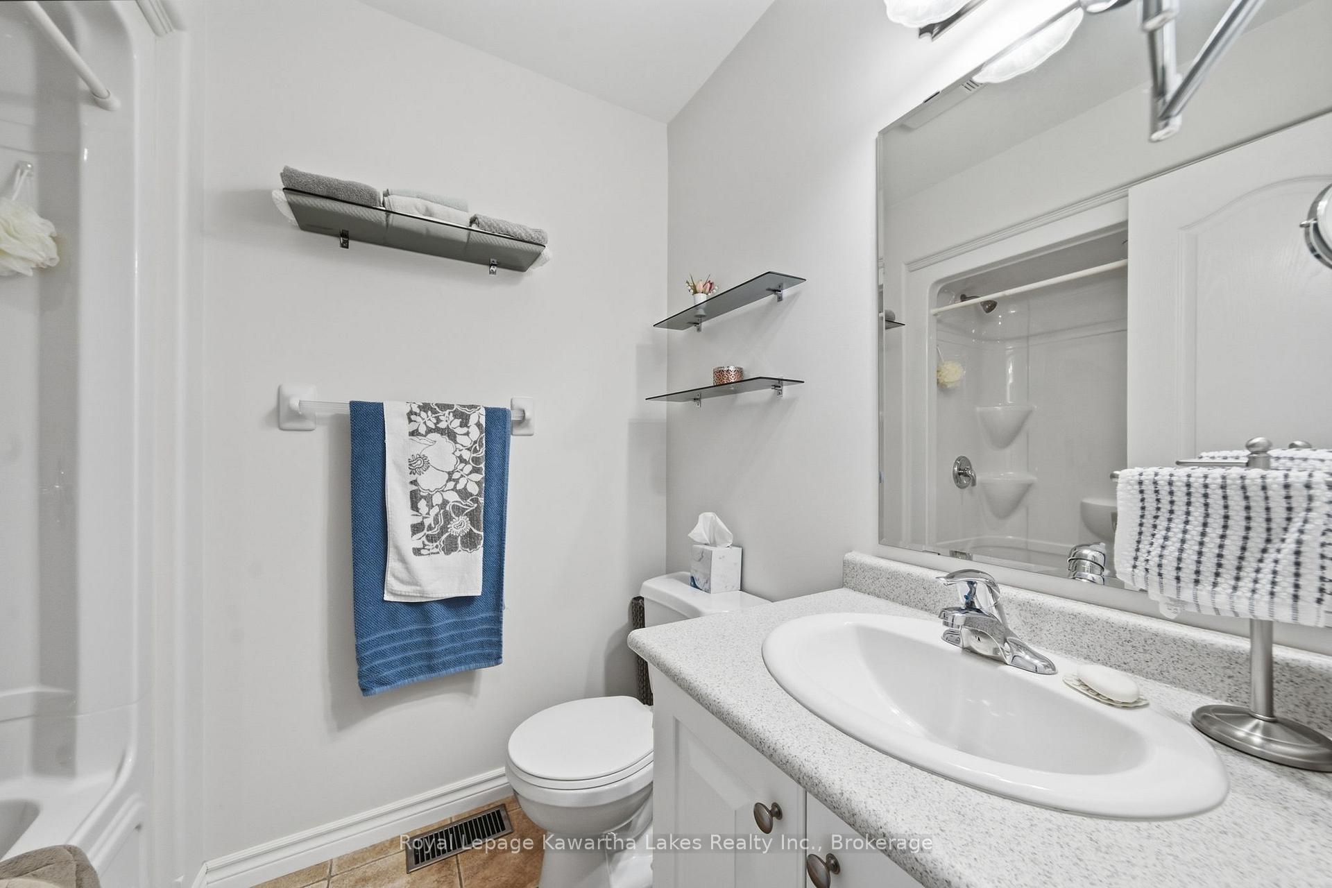Photo 23 of 32 Gee Crescent, Kawartha Lakes, Lindsay — HOMEH