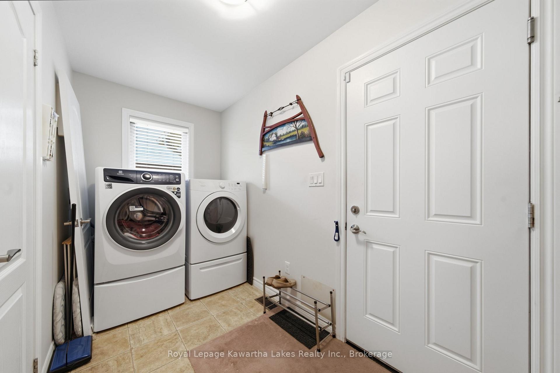 Photo 25 of 32 Gee Crescent, Kawartha Lakes, Lindsay — HOMEH