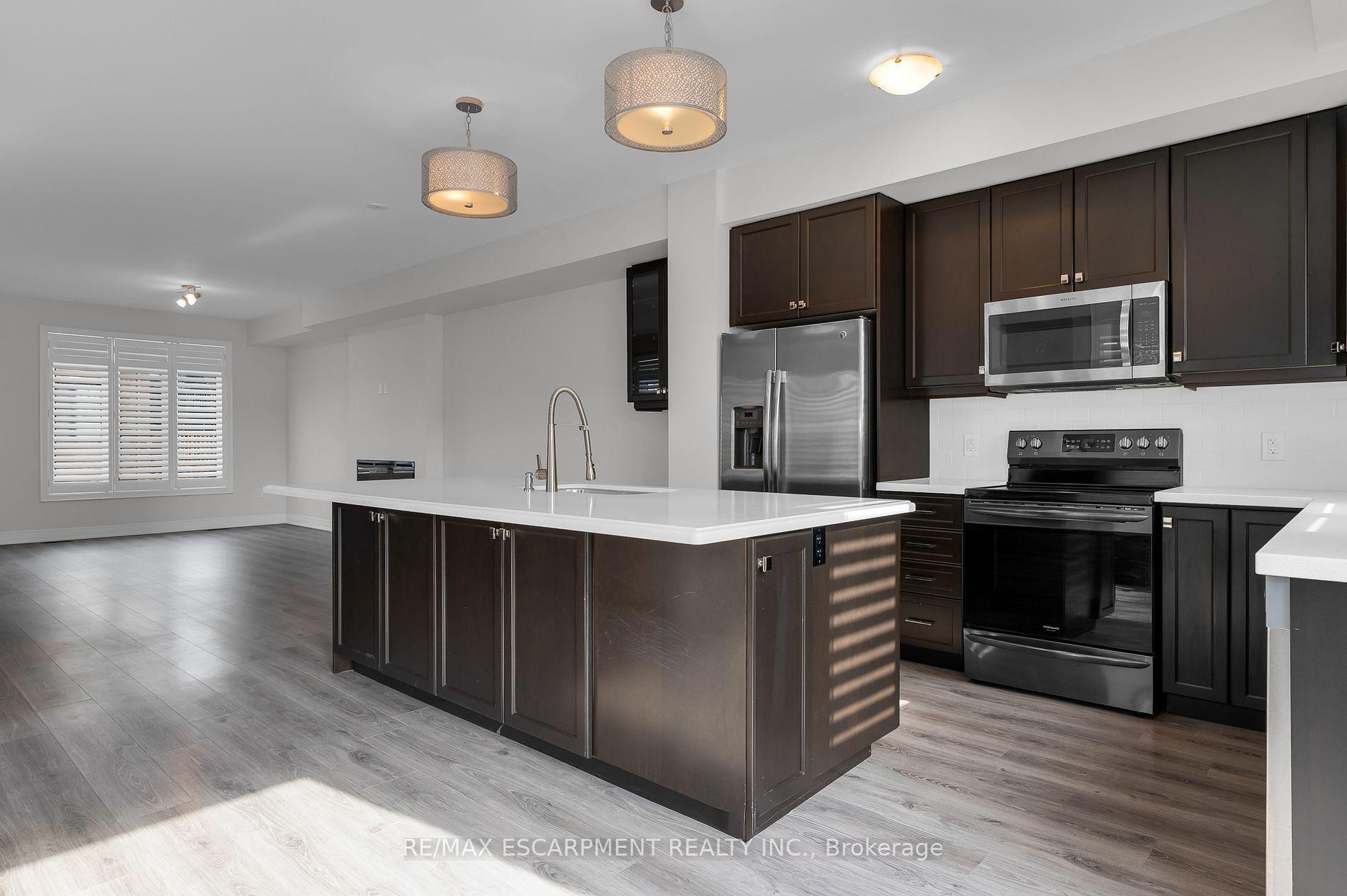 Photo 3 of 2 Waterview Lane, Grimsby, Grimsby Beach — HOMEH