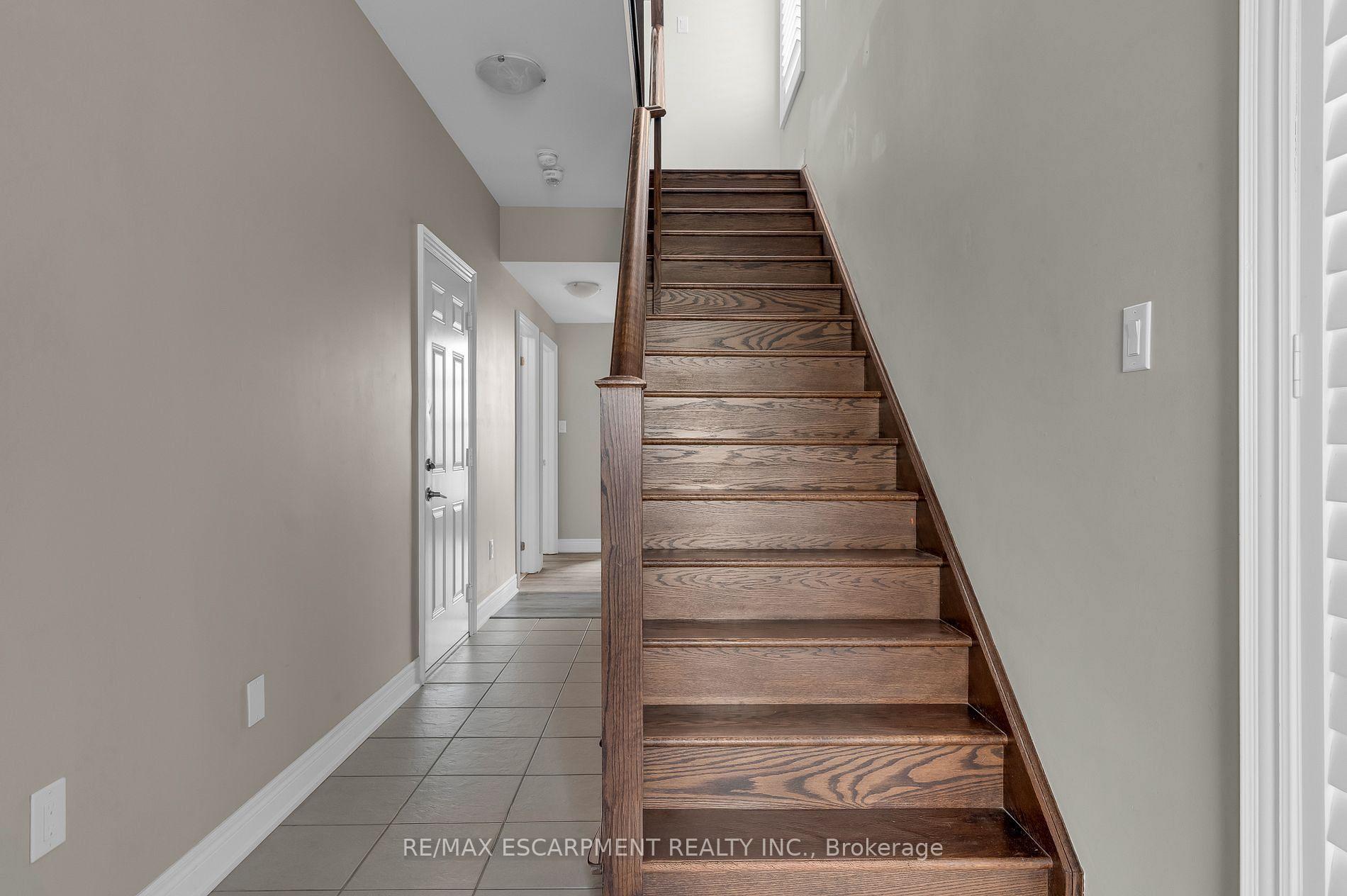 Photo 8 of 2 Waterview Lane, Grimsby, Grimsby Beach — HOMEH