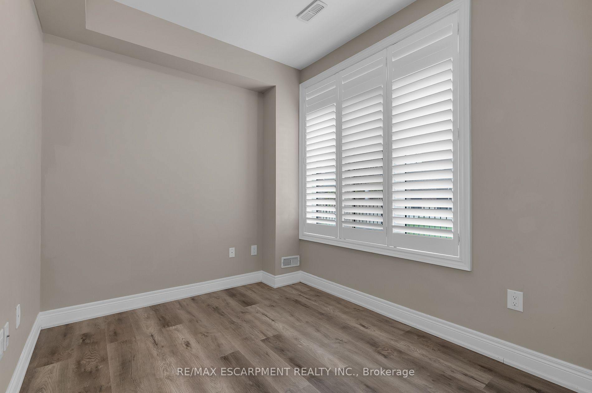 Photo 12 of 2 Waterview Lane, Grimsby, Grimsby Beach — HOMEH