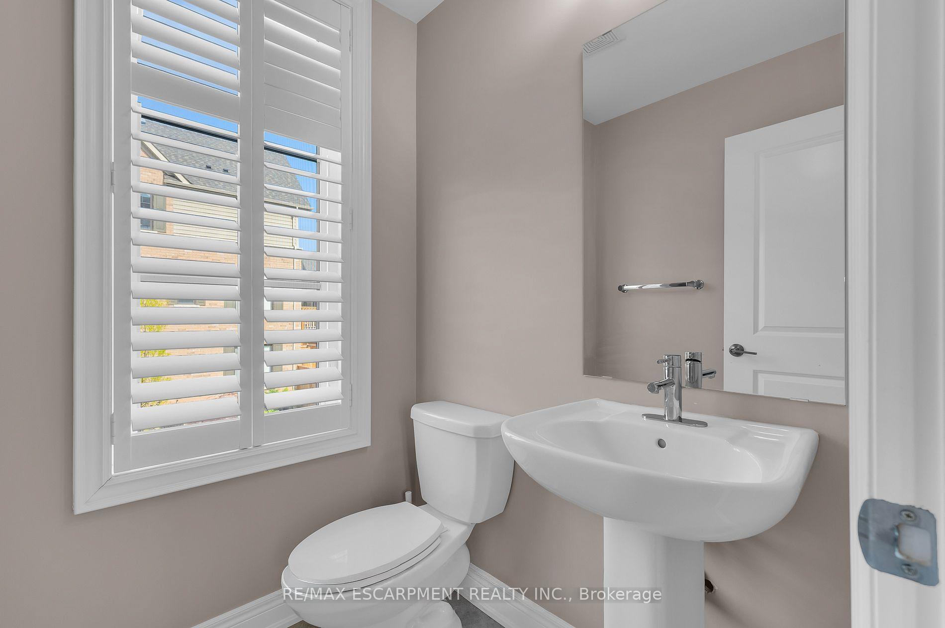 Photo 18 of 2 Waterview Lane, Grimsby, Grimsby Beach — HOMEH
