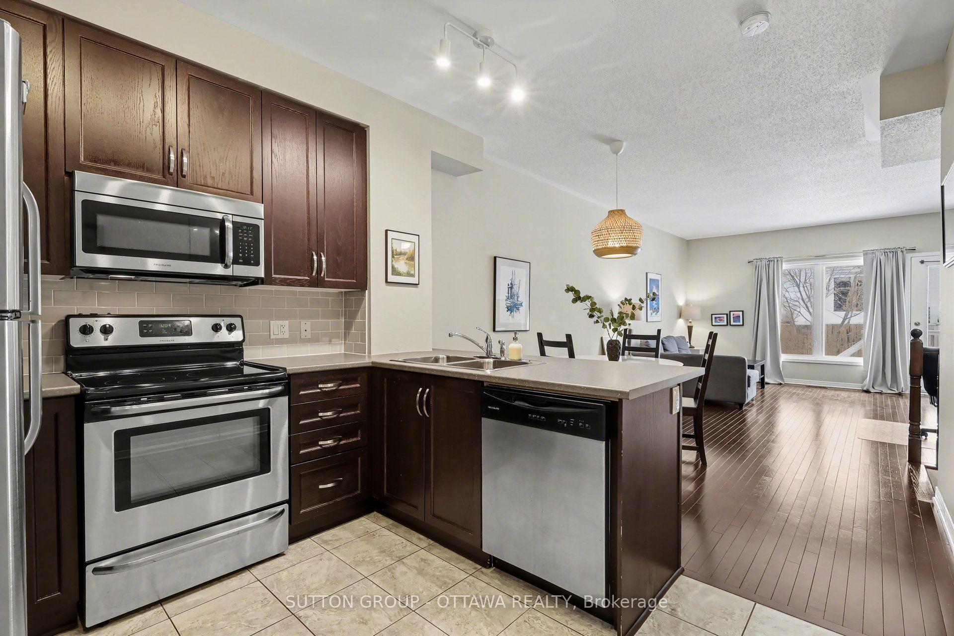 Photo 7 of Unit 36, 340 London Terrace, Ottawa, Manor Park — HOMEH