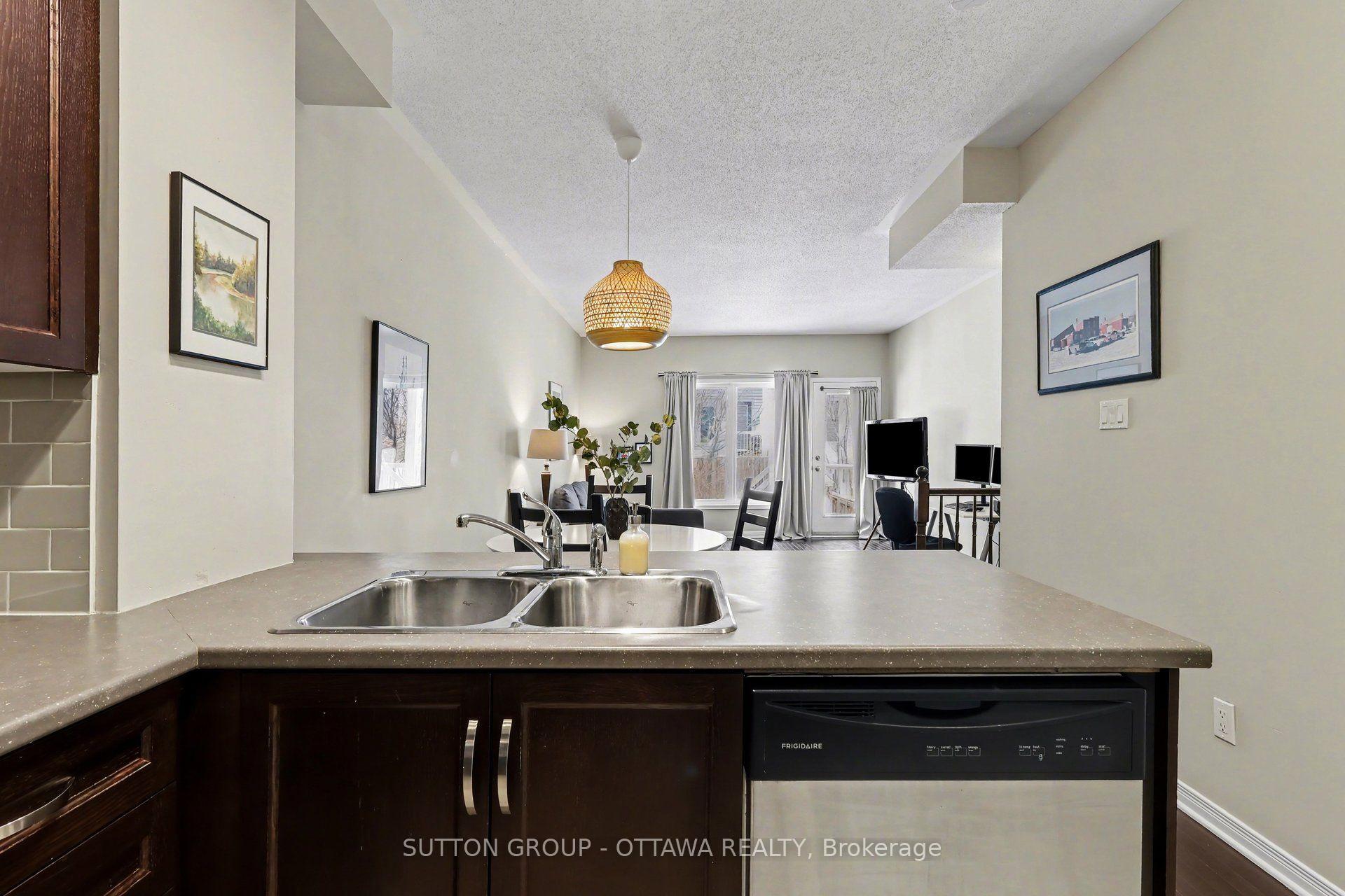 Photo 8 of Unit 36, 340 London Terrace, Ottawa, Manor Park — HOMEH
