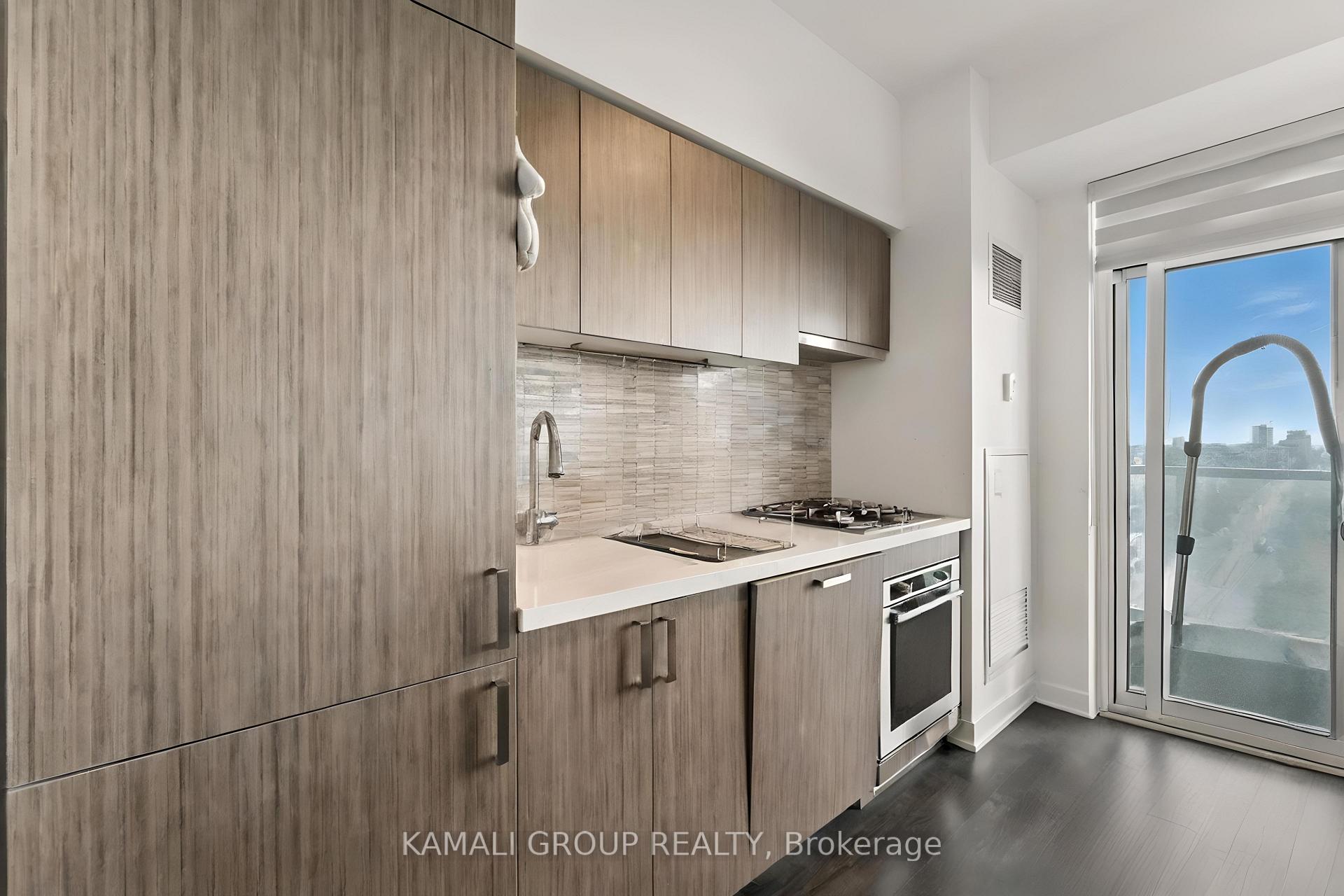 Photo 5 of Unit 1303, 501 St Clair Avenue W, Toronto, Casa Loma — HOMEH