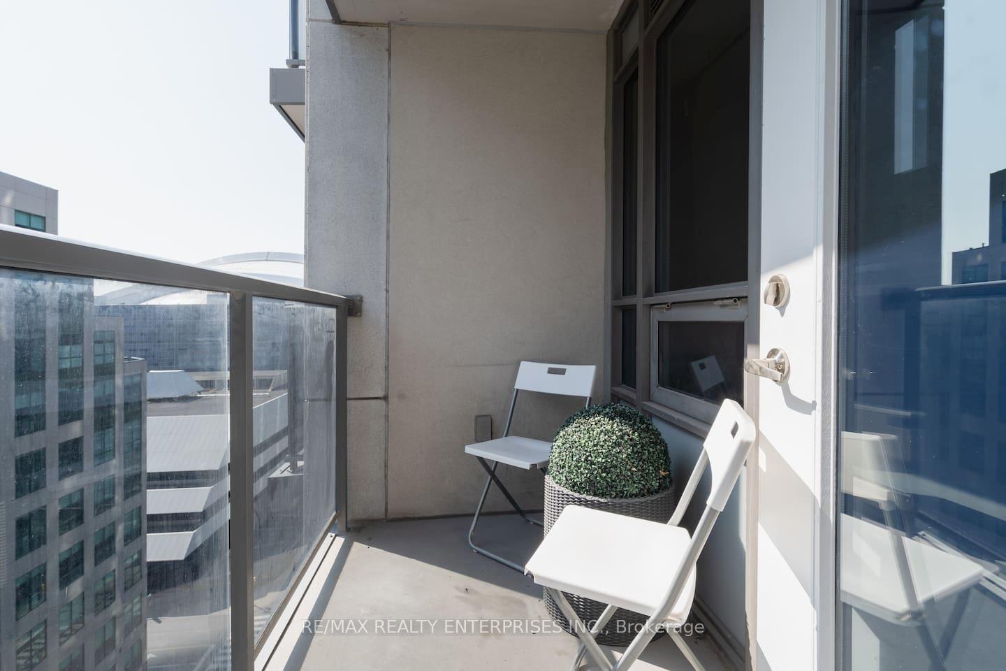Photo 11 of Unit 1509, 20 Blue Jays Way, Toronto, Waterfront Communities — HOMEH