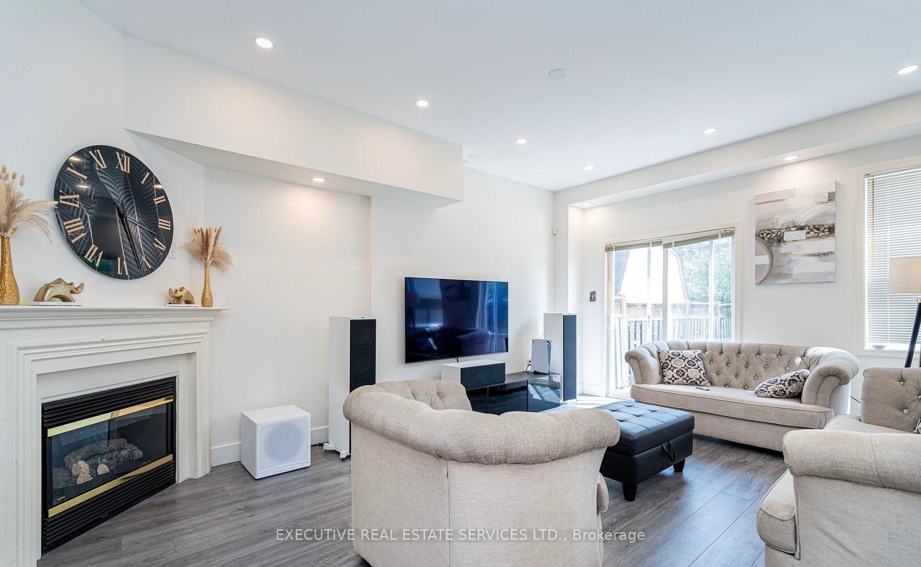 Photo 8 of 25 Dreamcrest Court, Whitby, Pringle Creek — HOMEH