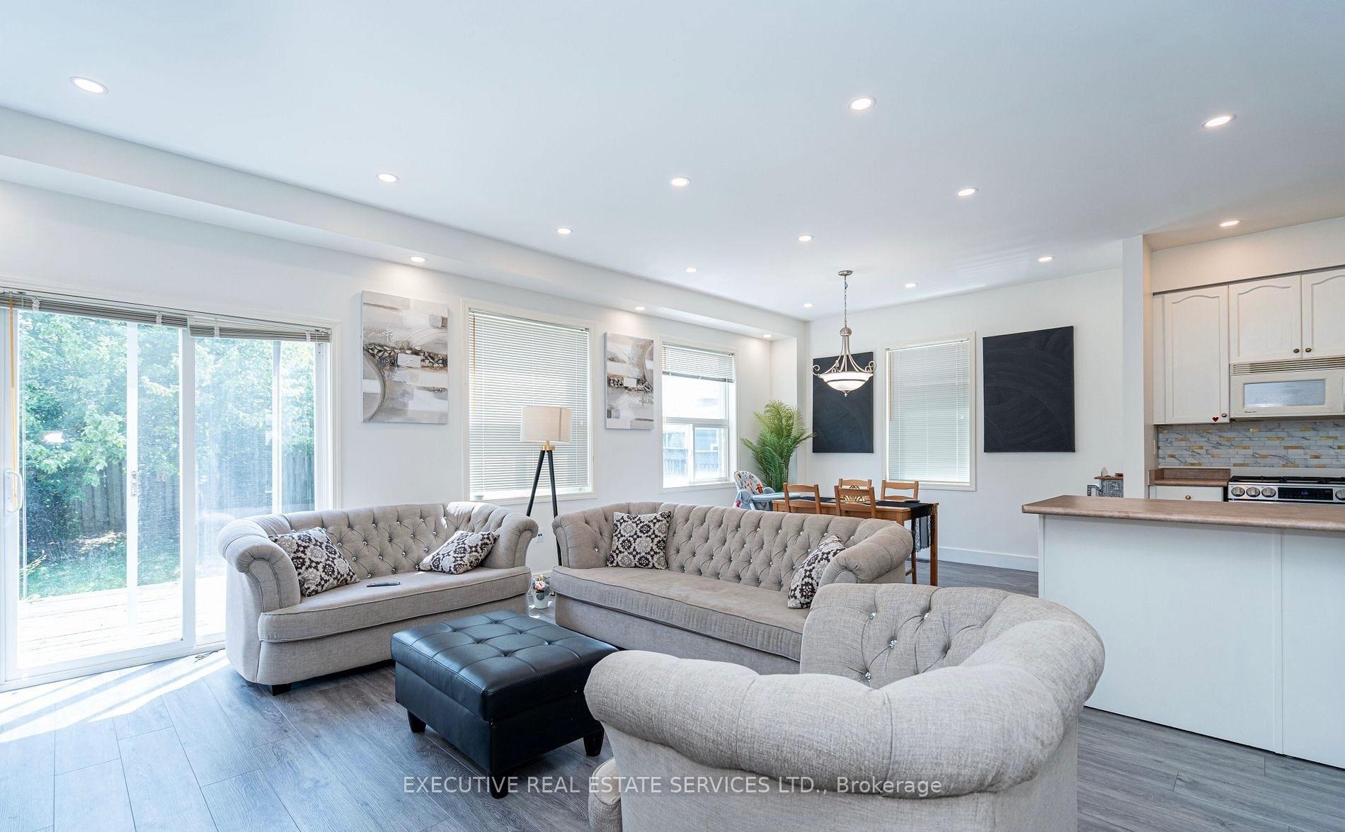 Photo 9 of 25 Dreamcrest Court, Whitby, Pringle Creek — HOMEH