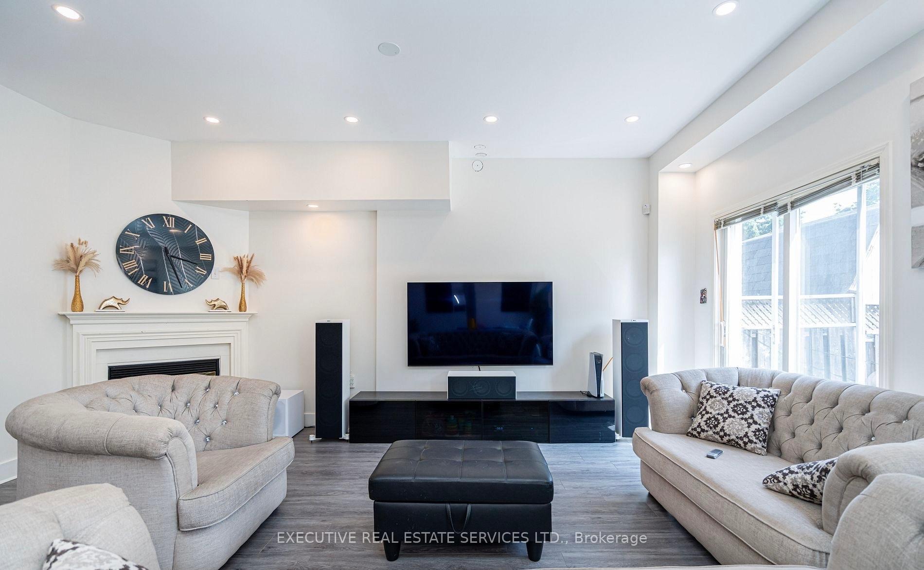 Photo 10 of 25 Dreamcrest Court, Whitby, Pringle Creek — HOMEH
