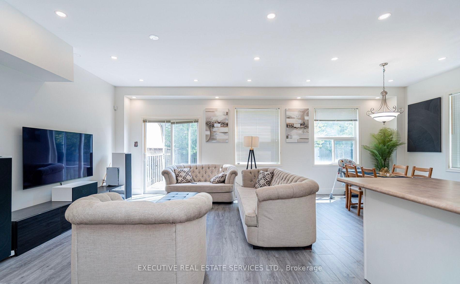 Photo 11 of 25 Dreamcrest Court, Whitby, Pringle Creek — HOMEH