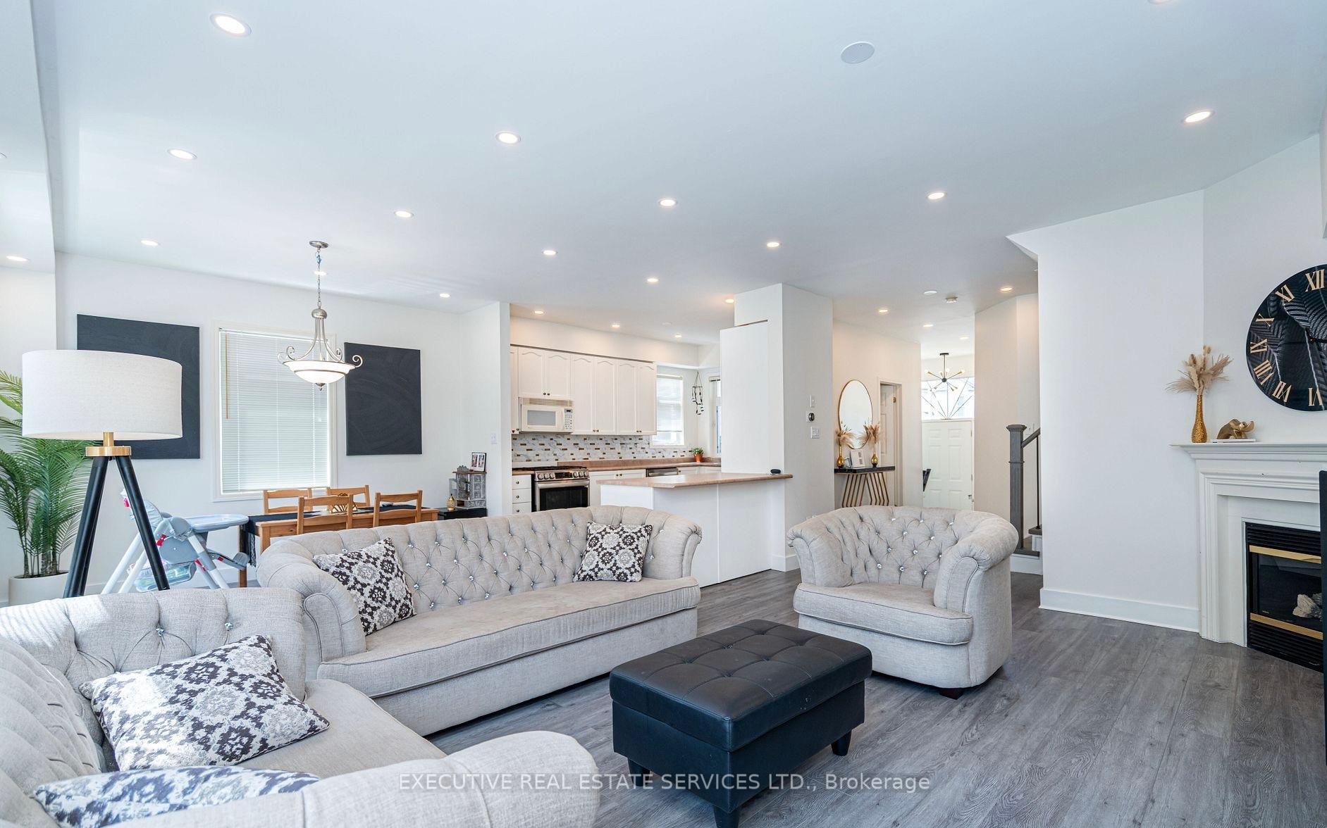 Photo 12 of 25 Dreamcrest Court, Whitby, Pringle Creek — HOMEH