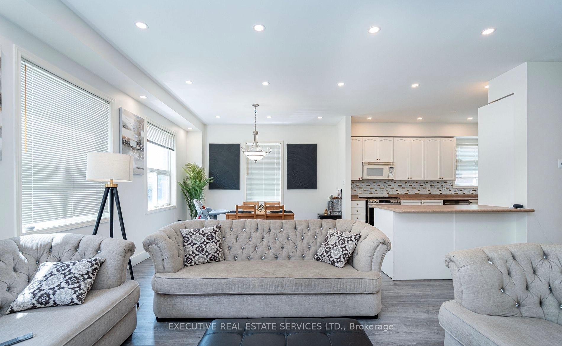 Photo 13 of 25 Dreamcrest Court, Whitby, Pringle Creek — HOMEH