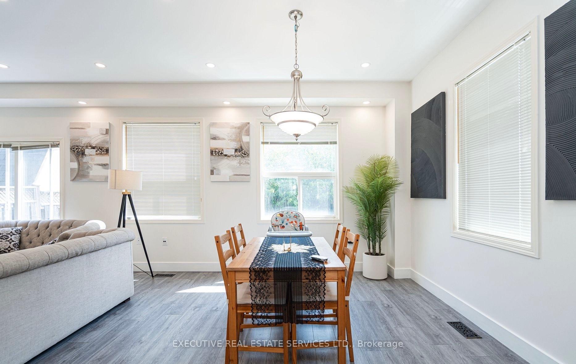 Photo 14 of 25 Dreamcrest Court, Whitby, Pringle Creek — HOMEH