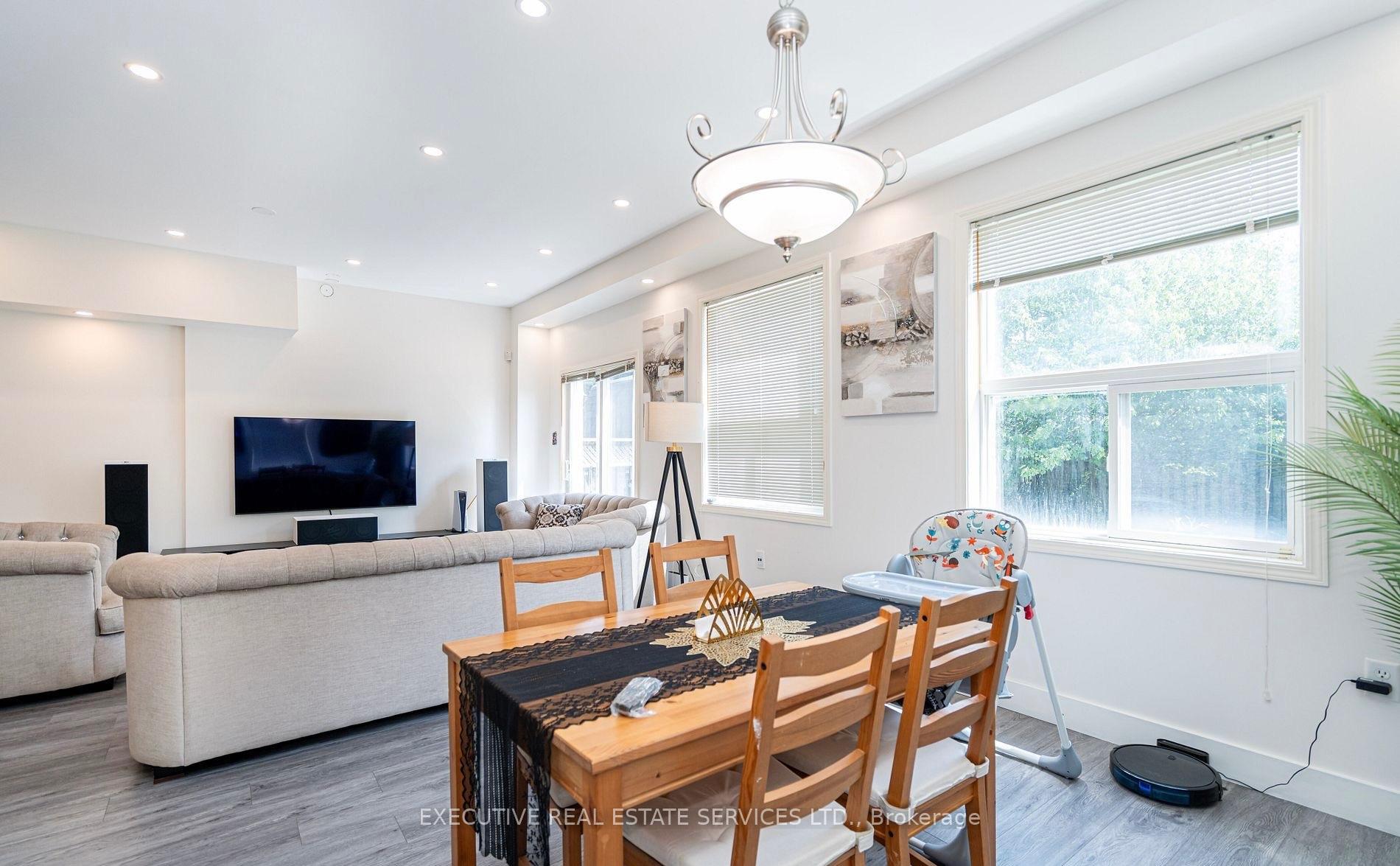 Photo 17 of 25 Dreamcrest Court, Whitby, Pringle Creek — HOMEH